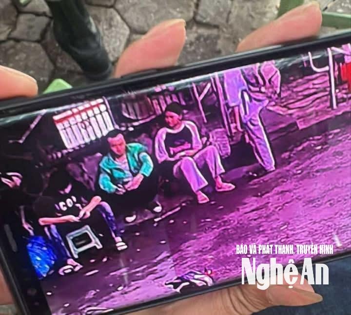 Hình ảnh hai chị em H và N được chụp lại qua camera giám sát khi ở Hà Nội. Ảnh: NDC