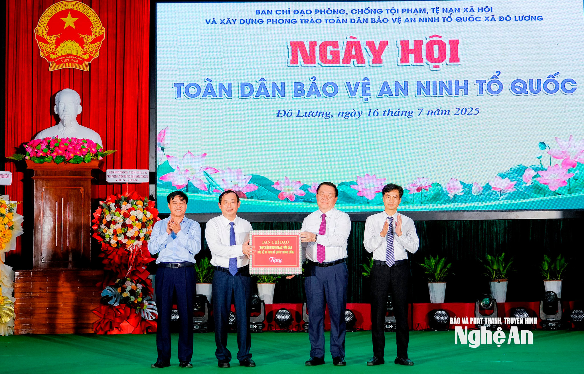 Trưởng Ban Tuyên giáo và Dân vận Trung ương Nguyễn Trọng Nghĩa dự Ngày hội toàn dân bảo vệ an ninh Tổ quốc tại xã Đô Lương