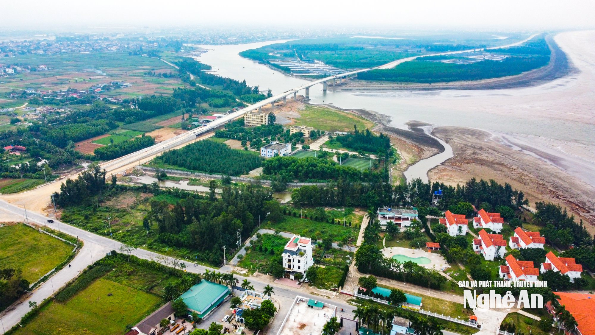 Cầu vượt lạch Vạn tuyến đường ven biển