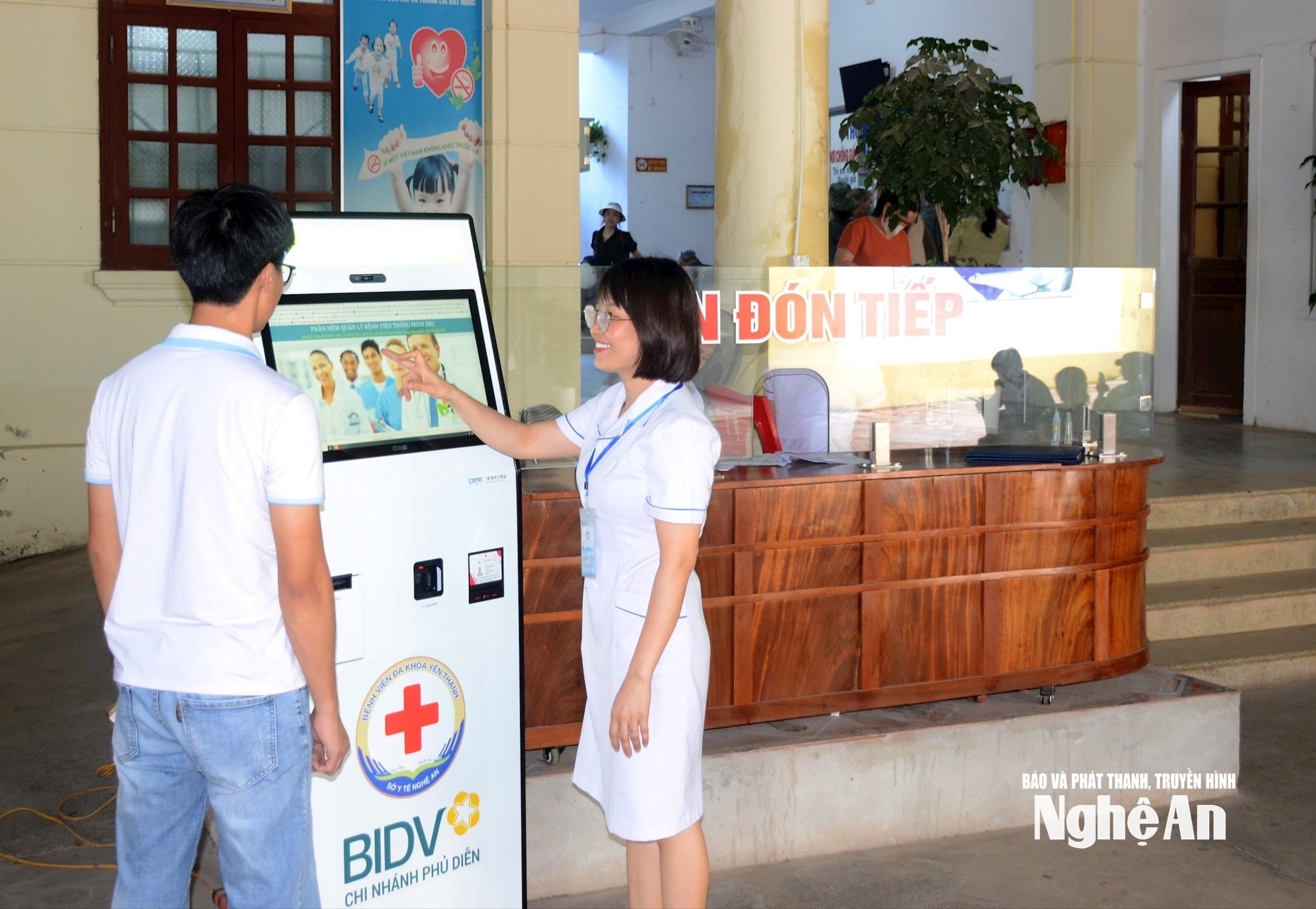 bna_dang-ky-kham-chua-benh-qua-kiosk-o-benh-vien-da-khoa-yen-thanh.-anh-thanh-chung-5064d46ece990a97fab2f63e578f482b(1).jpg