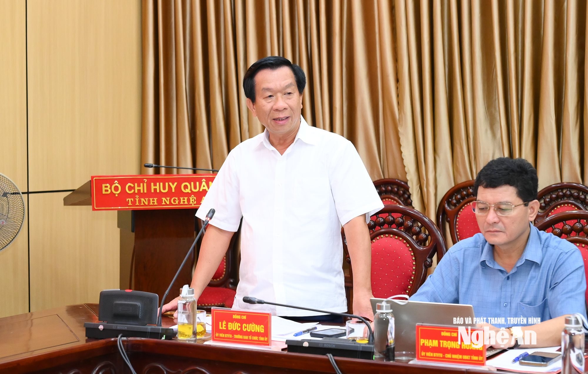 Đồng chí Lê Đức Cường - Ủy viên Ban Thường vụ Tỉnh ủy, Trưởng Ban Tổ chức Tỉnh ủy phát biểu tại hội nghị. Ảnh: Thành Cường