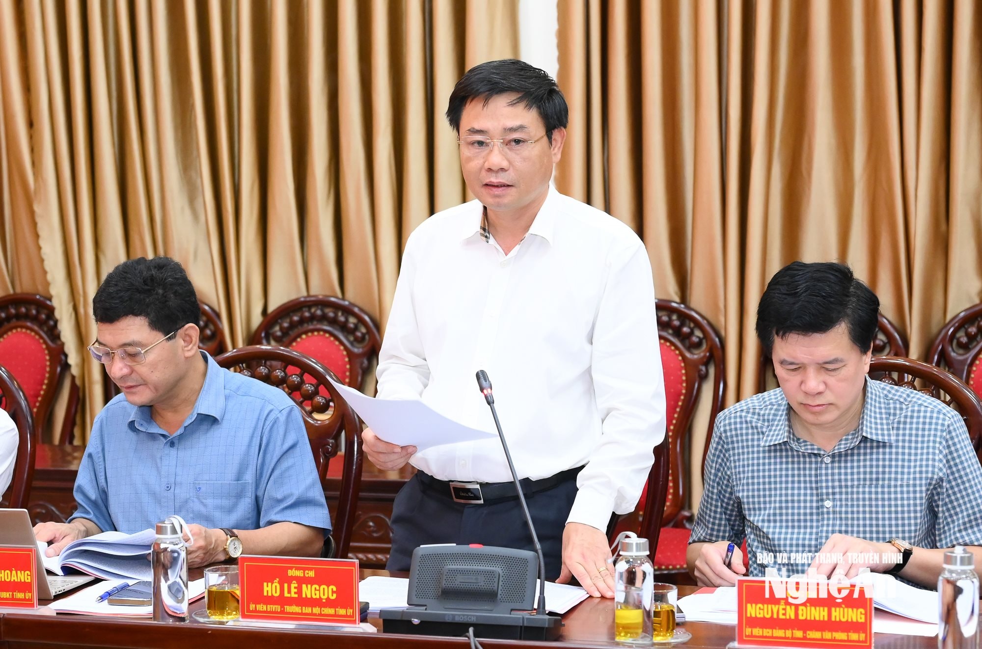 Đồng chí Hồ Lê Ngọc - Ủy viên Ban Thường vụ Tỉnh ủy, Trưởng Ban Tổ chức Tỉnh ủy phát biểu tại hội nghị. Ảnh: Thành Cường