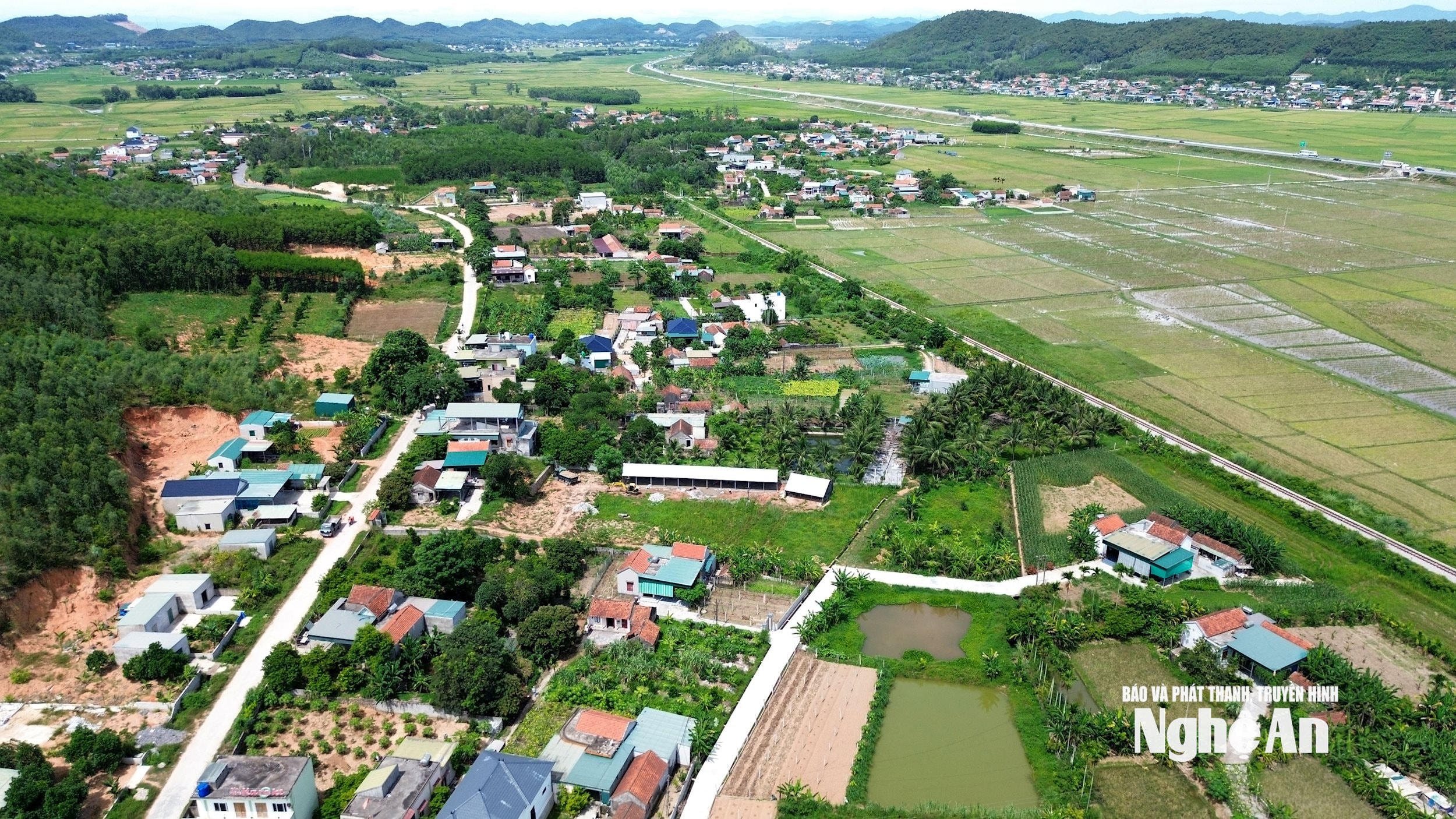 Khu dân cư thôn 3, xã Quỳnh Trang cũ, nơi có 62 hộ dân dự kiến thuộc diện giải phóng mặt bằng cho dự án đường sắt tốc độ cao. Ảnh: Xuân Hoàng