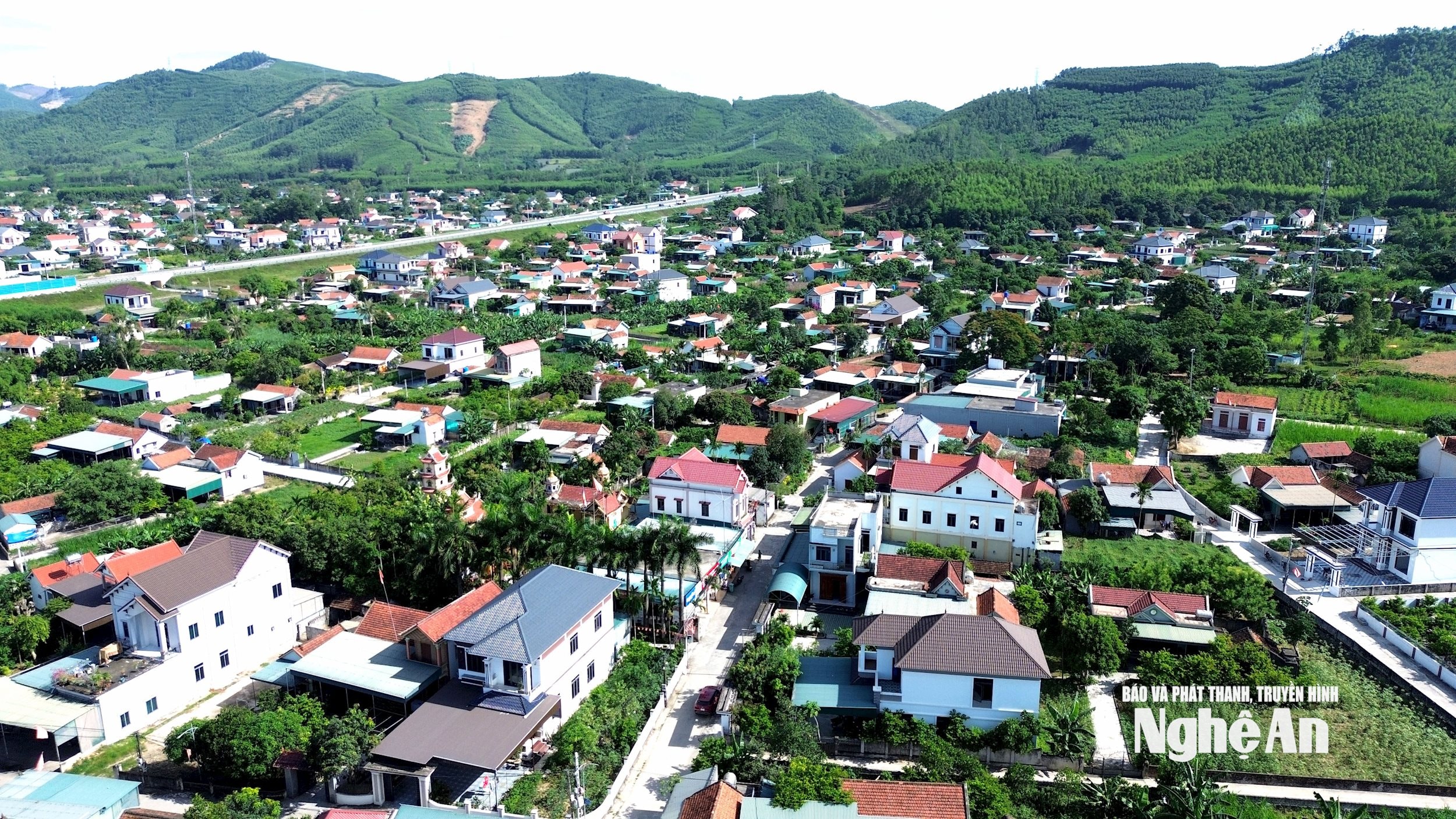 Xóm 7, xã Quỳnh Vinh cũ là nơi an cư lạc nghiệp của hàng trăm hộ dân từ bao đời nay. Ảnh: Xuân Hoàng