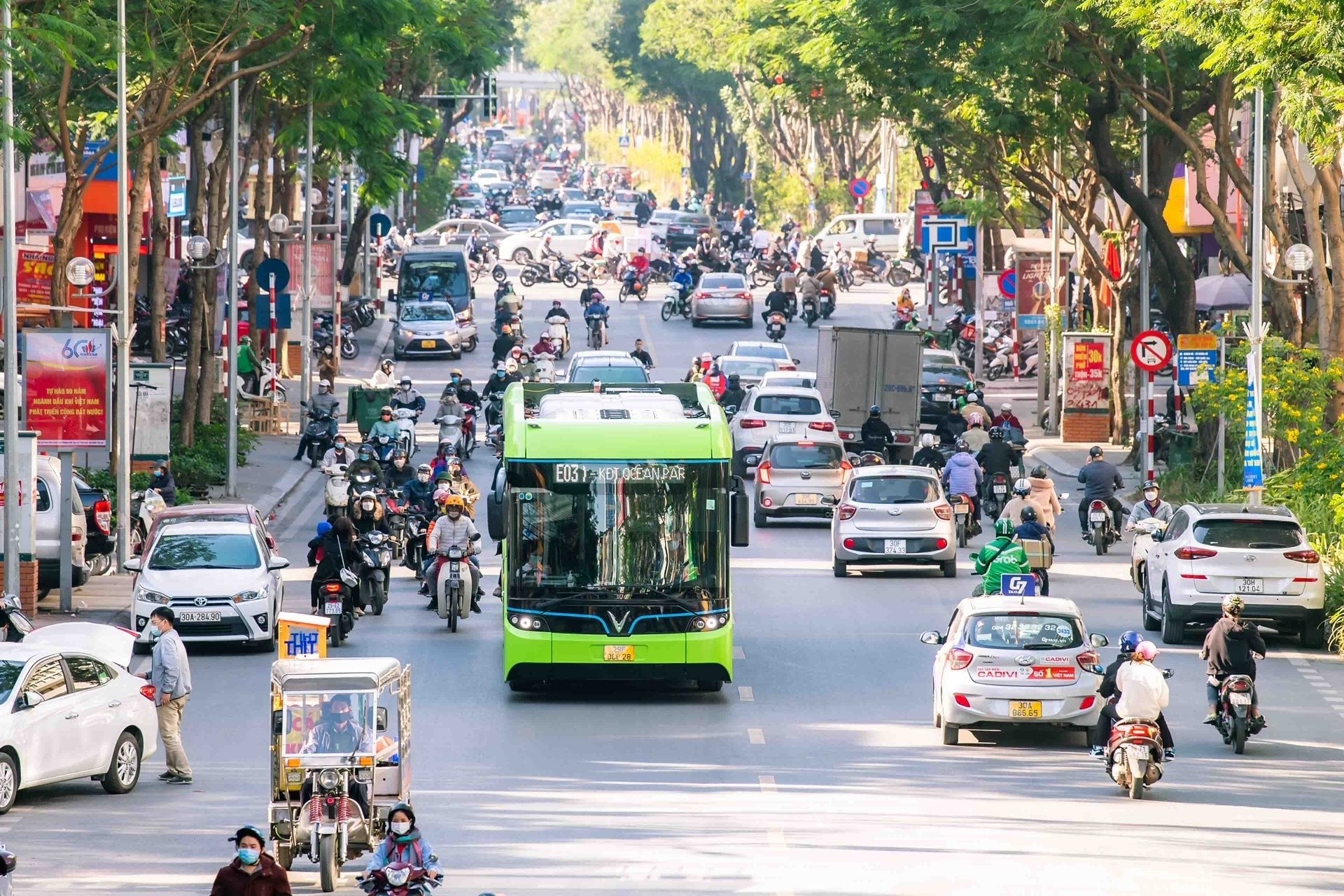 Lộ trình cấm xe xăng 2026: Hà Nội triển khai hỗ trợ tài chính chuyển đổi xe điện và phát triển hạ tầng trạm sạc