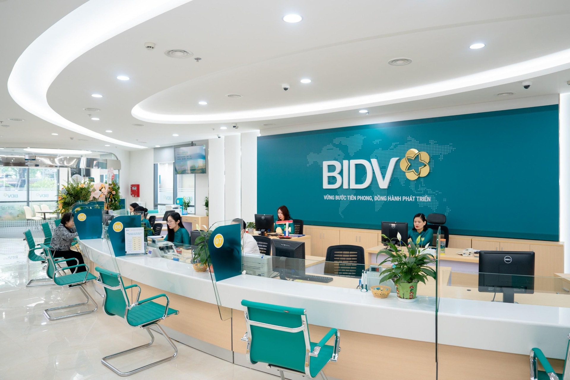 BIDV trở thành á quân vốn hóa thị trường chứng khoán Việt Nam,
