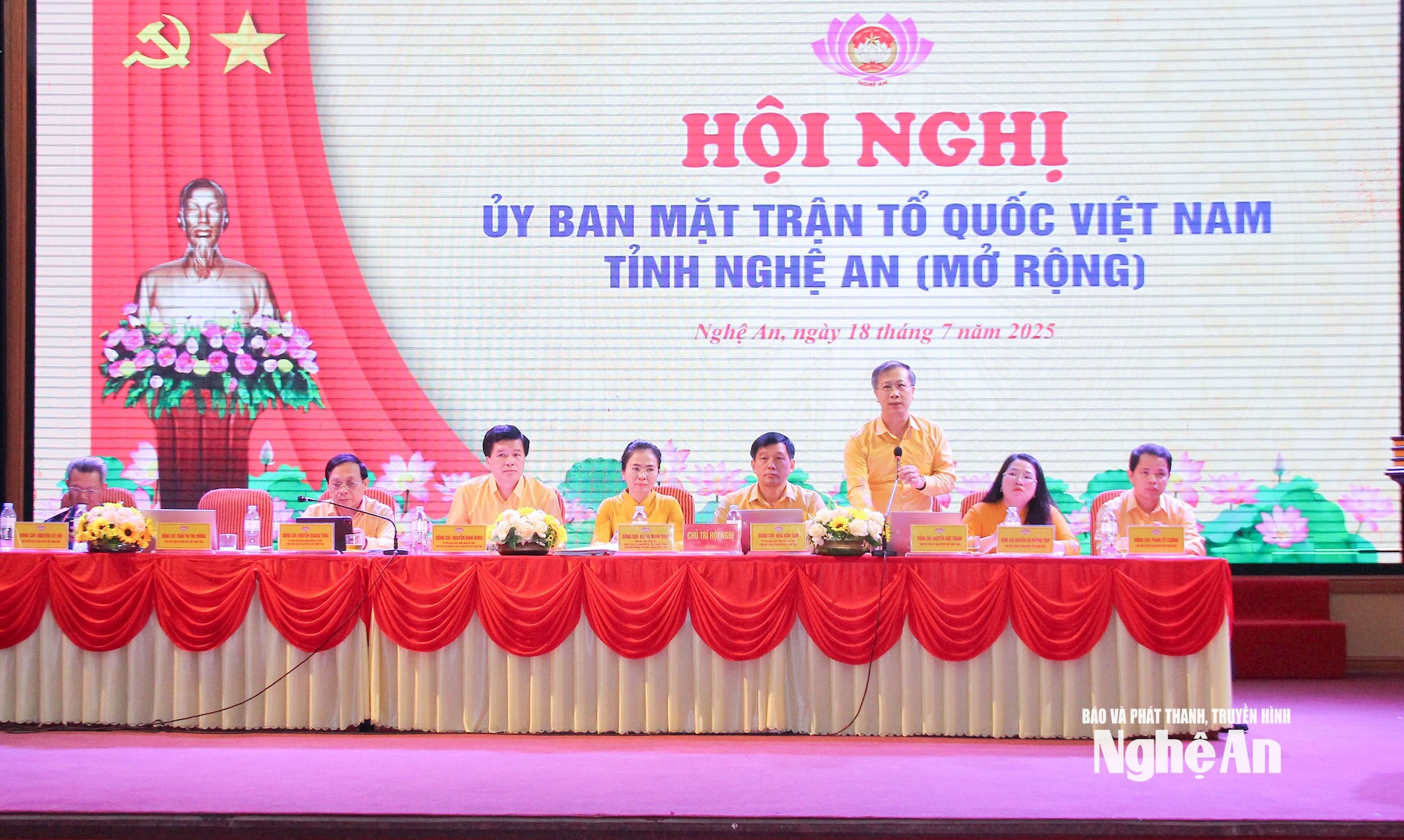 Ban Thường trực Uỷ ban MTTQ Việt Nam tỉnh khoá XV điều hành hội nghị. Ảnh- Mai Hoa