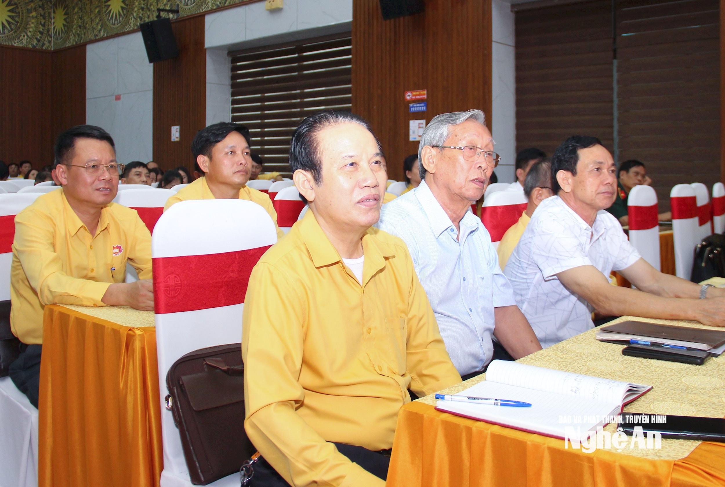 Các Uỷ viên Uỷ ban MTTQ Việt Nam tỉnh tham dự hội nghị.
