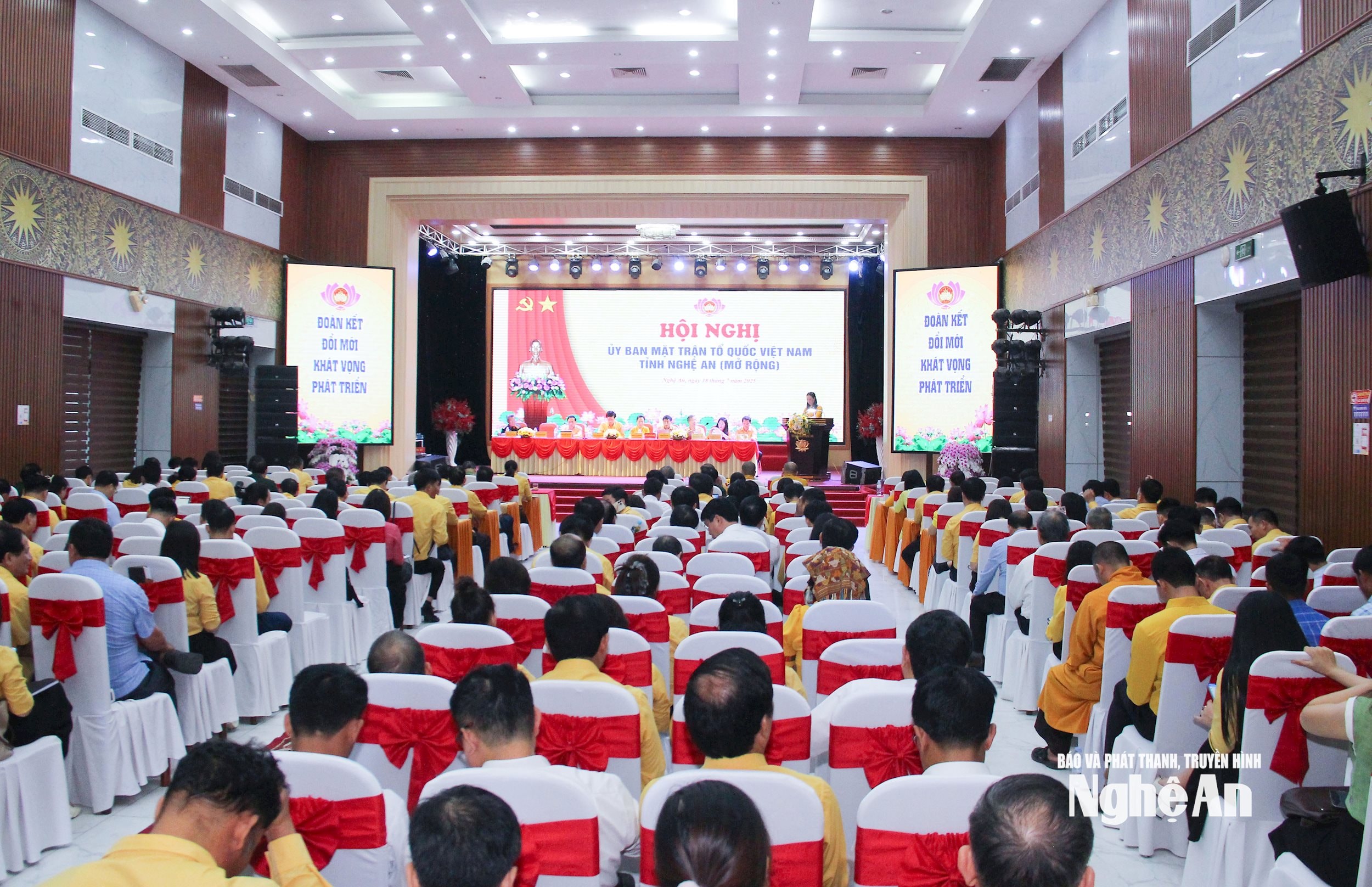 Quang cảnh hội nghị. Ảnh Mai Hoa