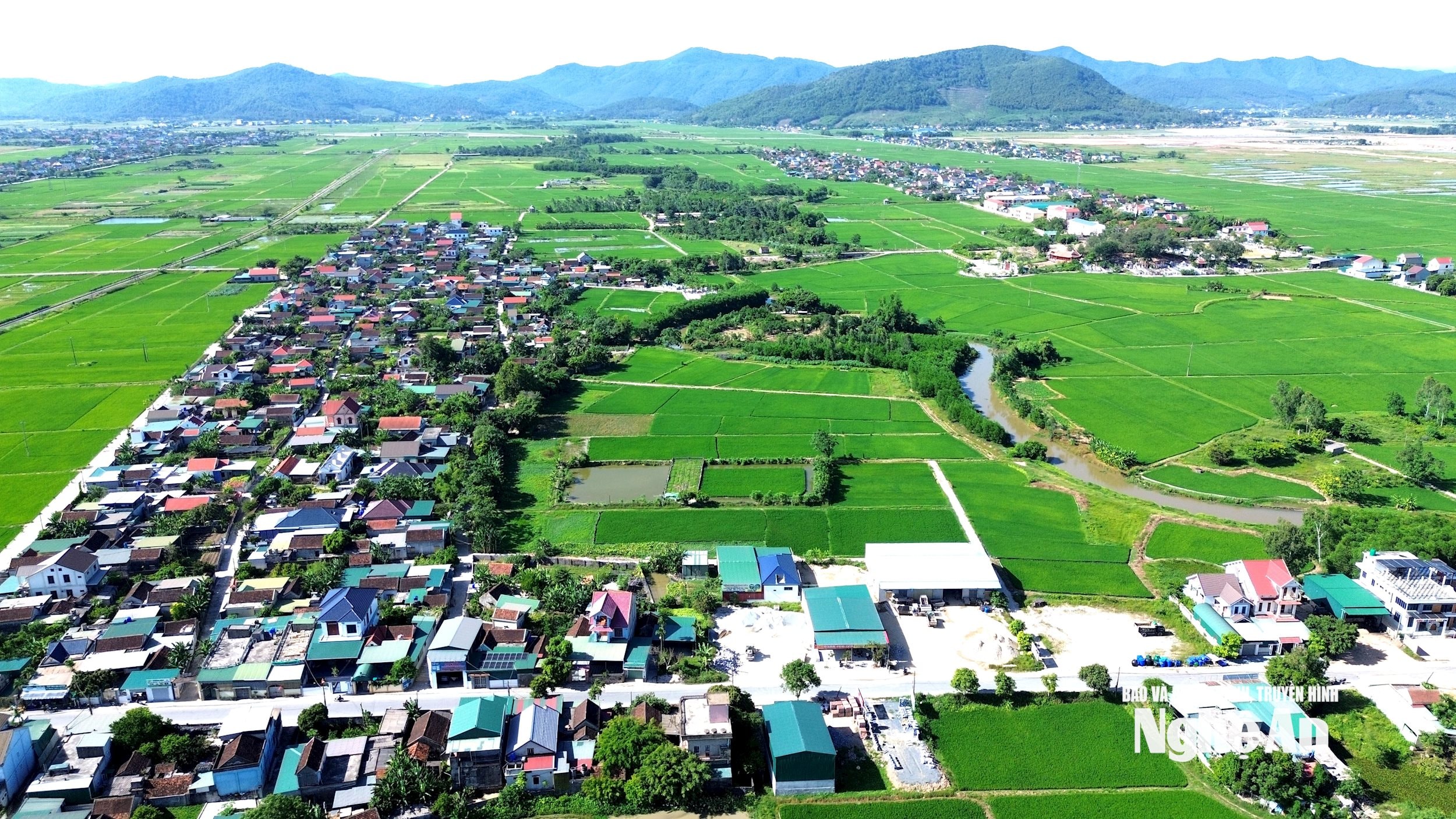 Dự kiến 54 hộ dân của xã Tân Châu nằm trong vùng ảnh hưởng của dự án đường sắt tốc độ cao Bắc - Nam. Ảnh: Xuân Hoàng