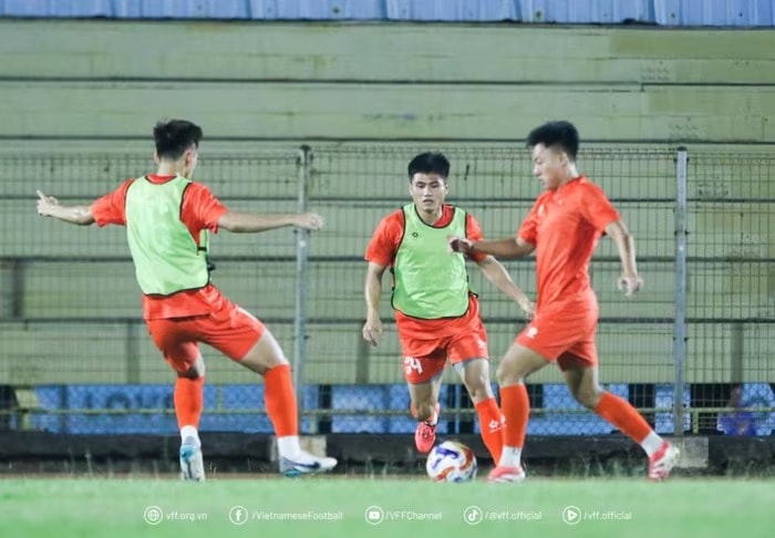 Các cầu thủ U23 Việt Nam luyện tập trước trận ra quân Giải vô địch U23 Đông Nam Á.