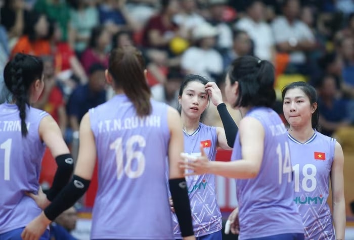 Tuyển bóng chuyền nữ Việt Nam thi đấu rất nỗ lực.
