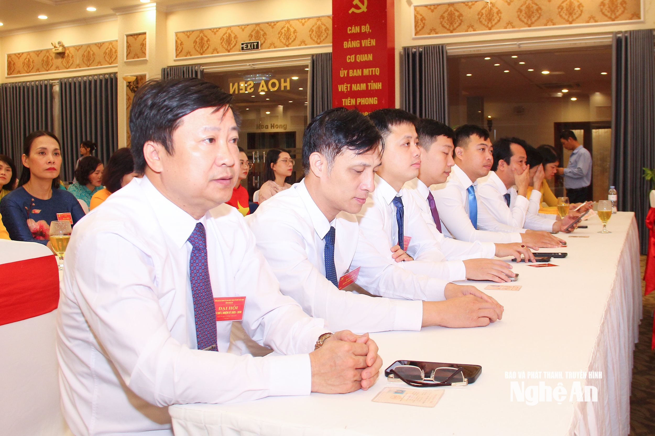  Các đảng viên tham dự Đại hội. Ảnh Mai Hoa ......