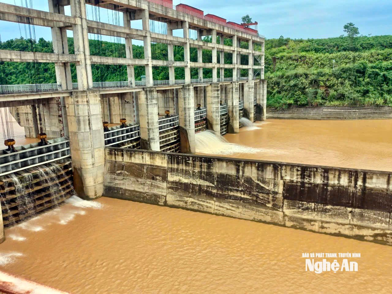 Nghệ An: Chiều nay (20/7) sẽ xả nước các hồ thủy điện Khe Bố, Chi Khê với tổng lưu lượng lên đến 1.600 m3/s