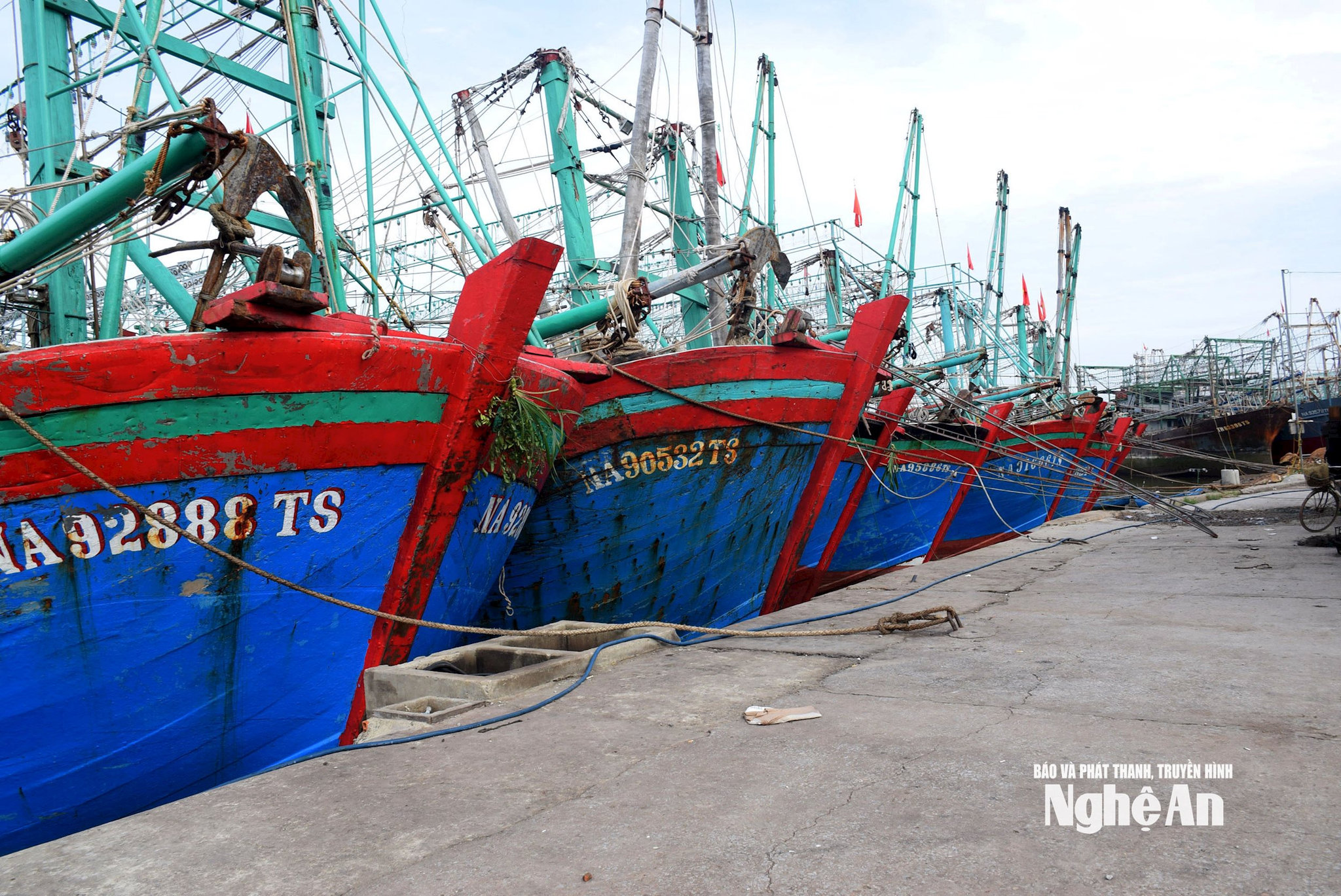 Bão số 3 (bão Wipha): Nghệ An cấm tất cả các loại tàu thuyền và phương tiện vận tải ra khơi từ 5h sáng ngày 21/7