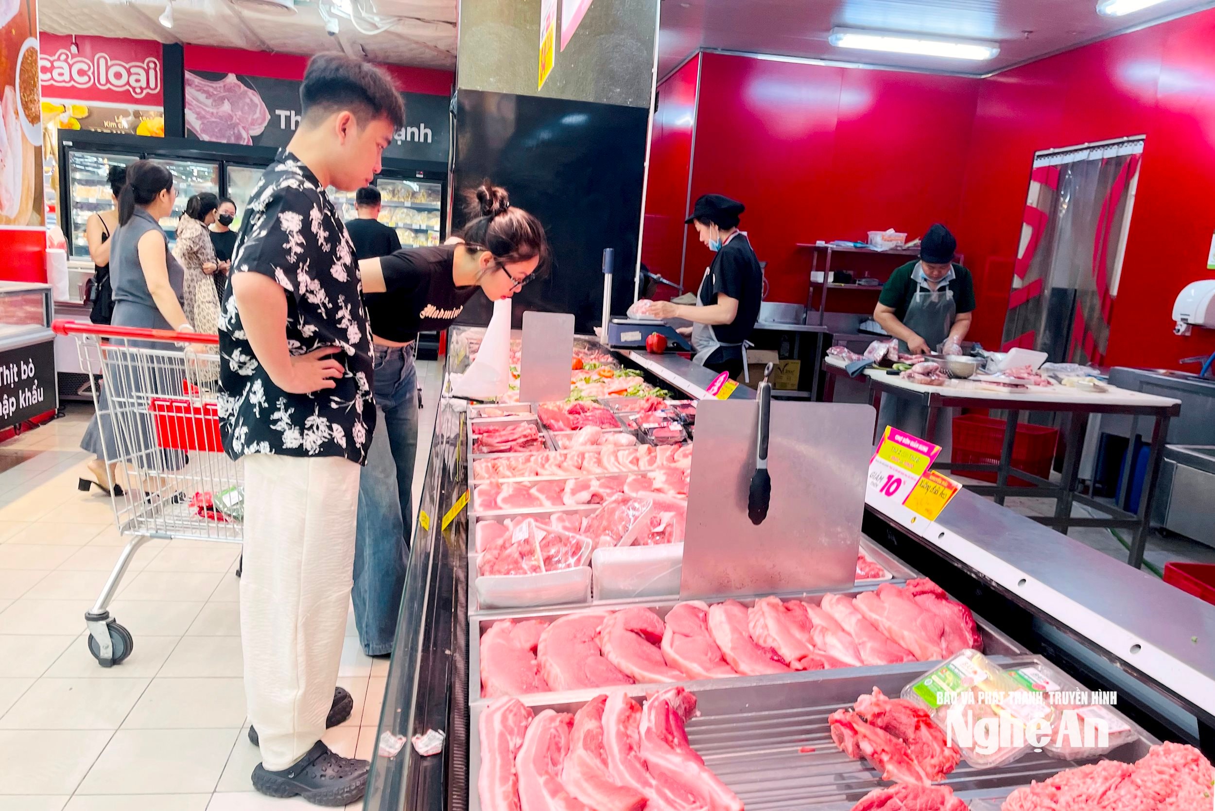 Thị tại các siêu thị, trung tâm thương mại được người dân lựa chọn khi có nguồn gốc và niêm yết giá ảnh QA