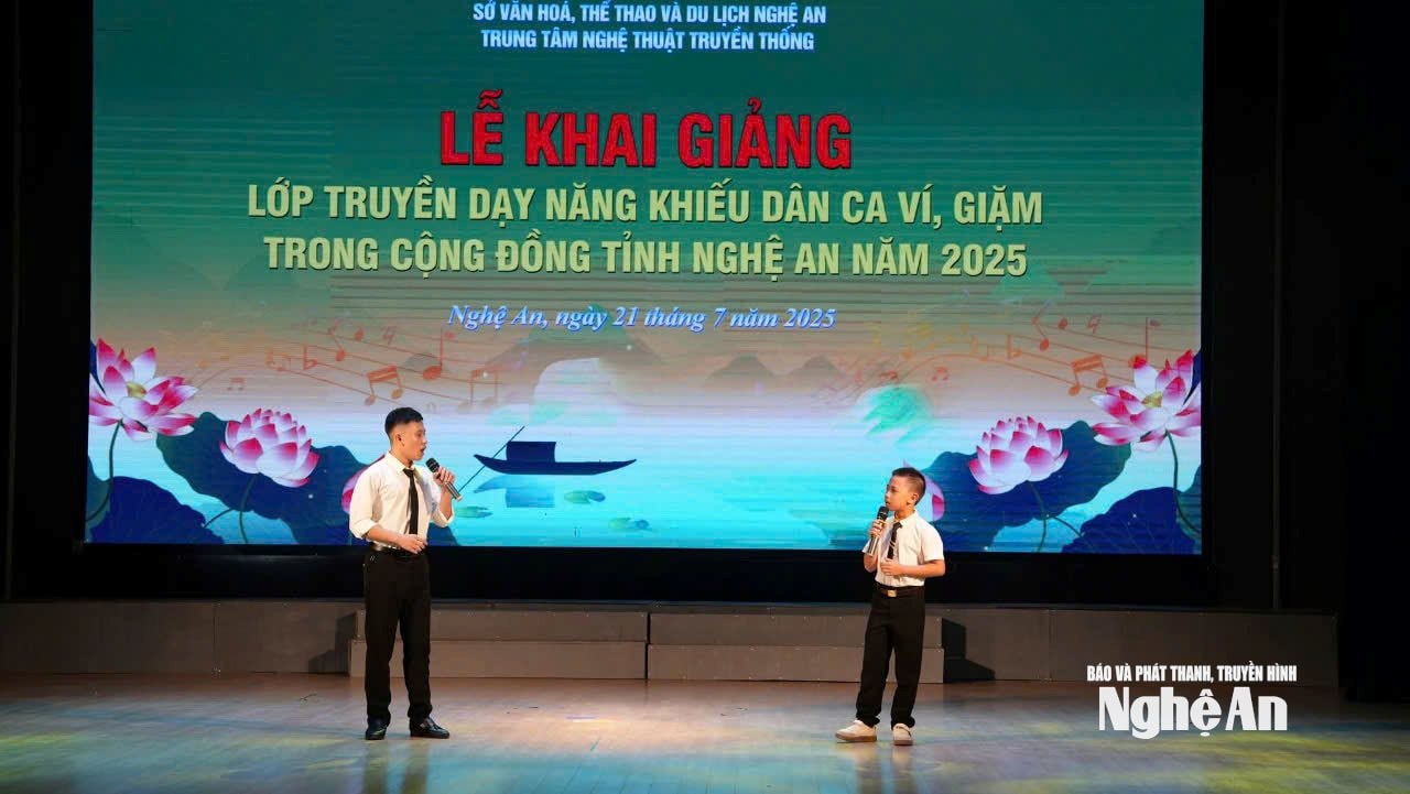 hai anh em Công Minh và Công Anh là cây hát dân ca nhí thuộc Huyện Nam Đàn cũ nay cũng tham gia lớp học
