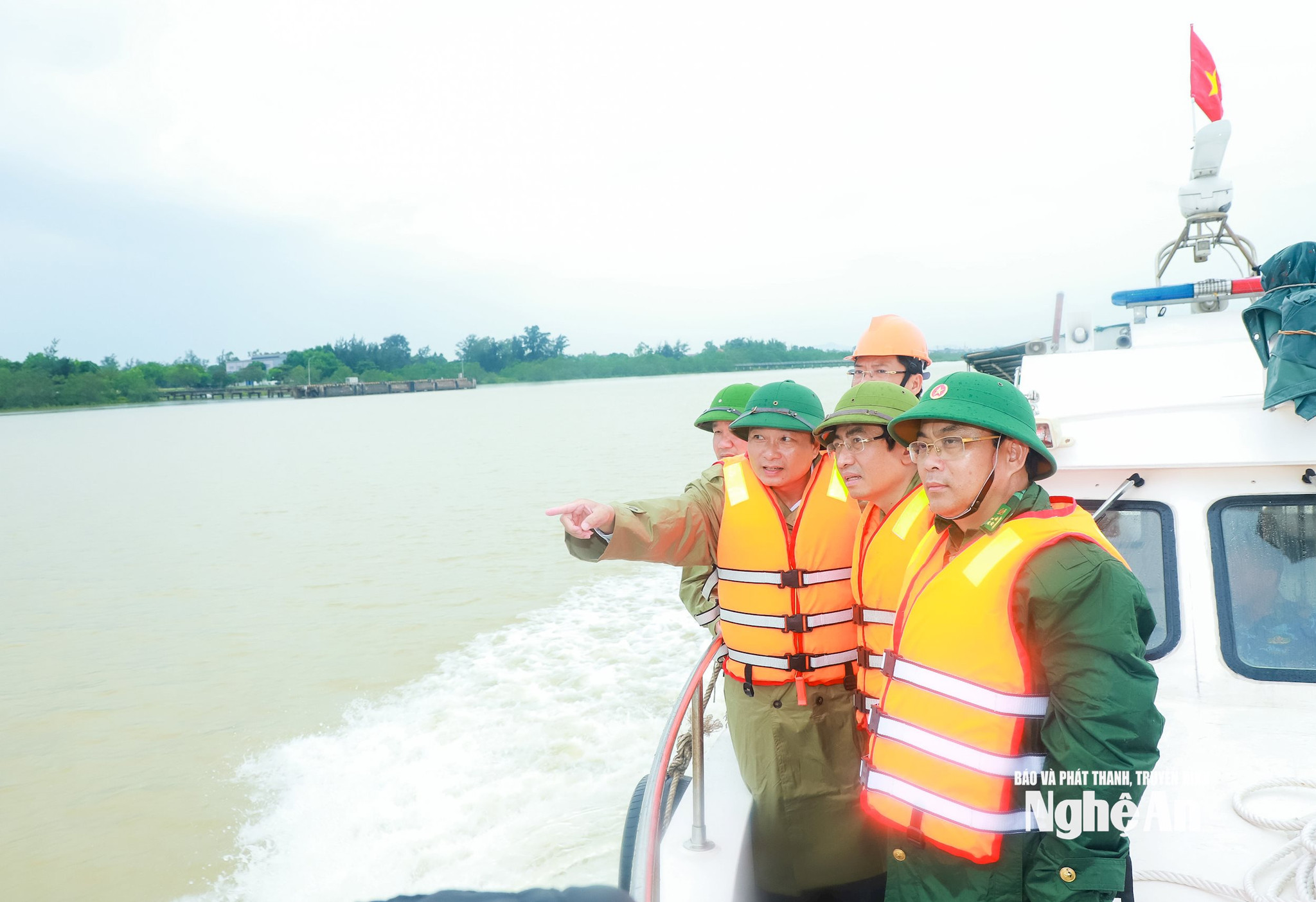 Chủ tịch UBND tỉnh Nghệ An Lê Hồng Vinh kiểm tra công tác ứng phó với bão Wipha