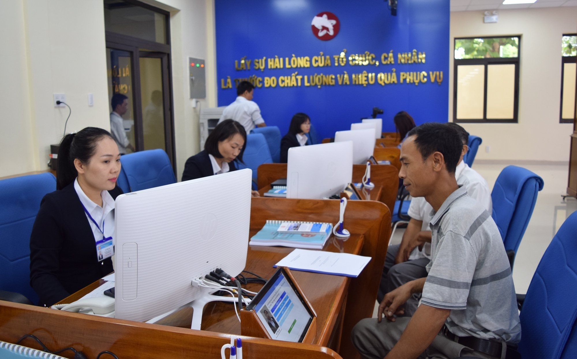 Đồng bộ, thống nhất trong công tác quản lý cán bộ, công chức- Ảnh 1. Đồng bộ, thống nhất trong công tác quản lý cán bộ, công chức- Ảnh 1.