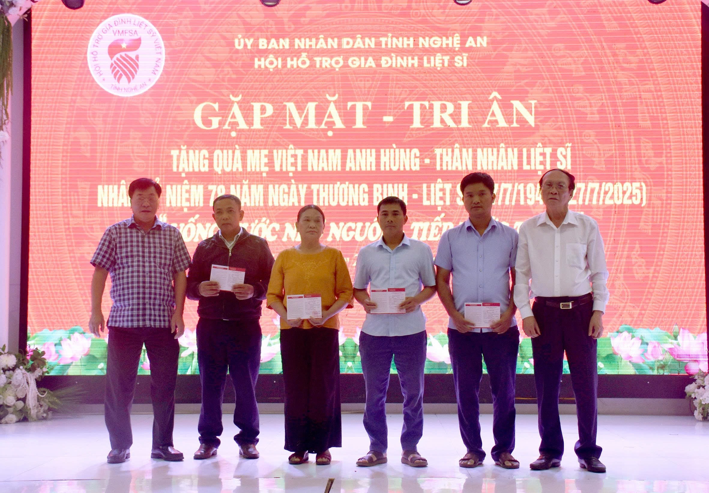 Tặng sổ tiết kiệm