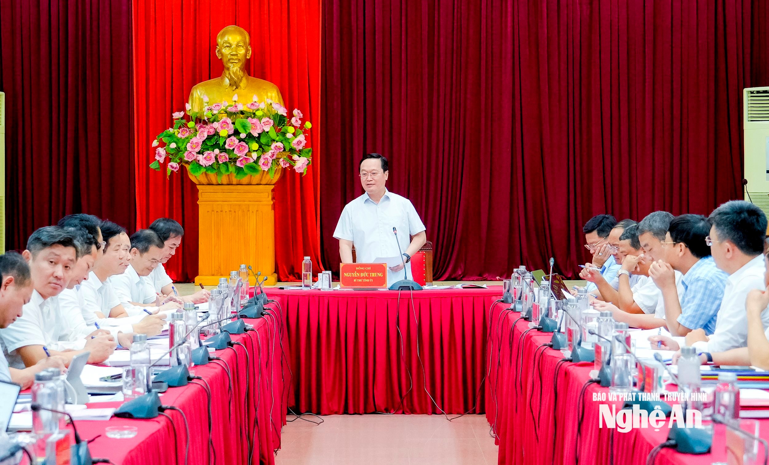 Bí thư Tỉnh ủy Nghệ An Nguyễn Đức Trung chủ trì duyệt Đại hội Đảng bộ phường Thành Vinh