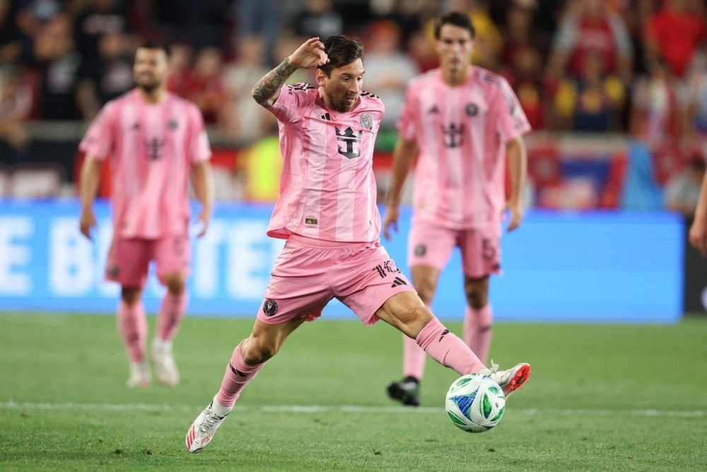 2.Messi có nguy cơ bị treo giò