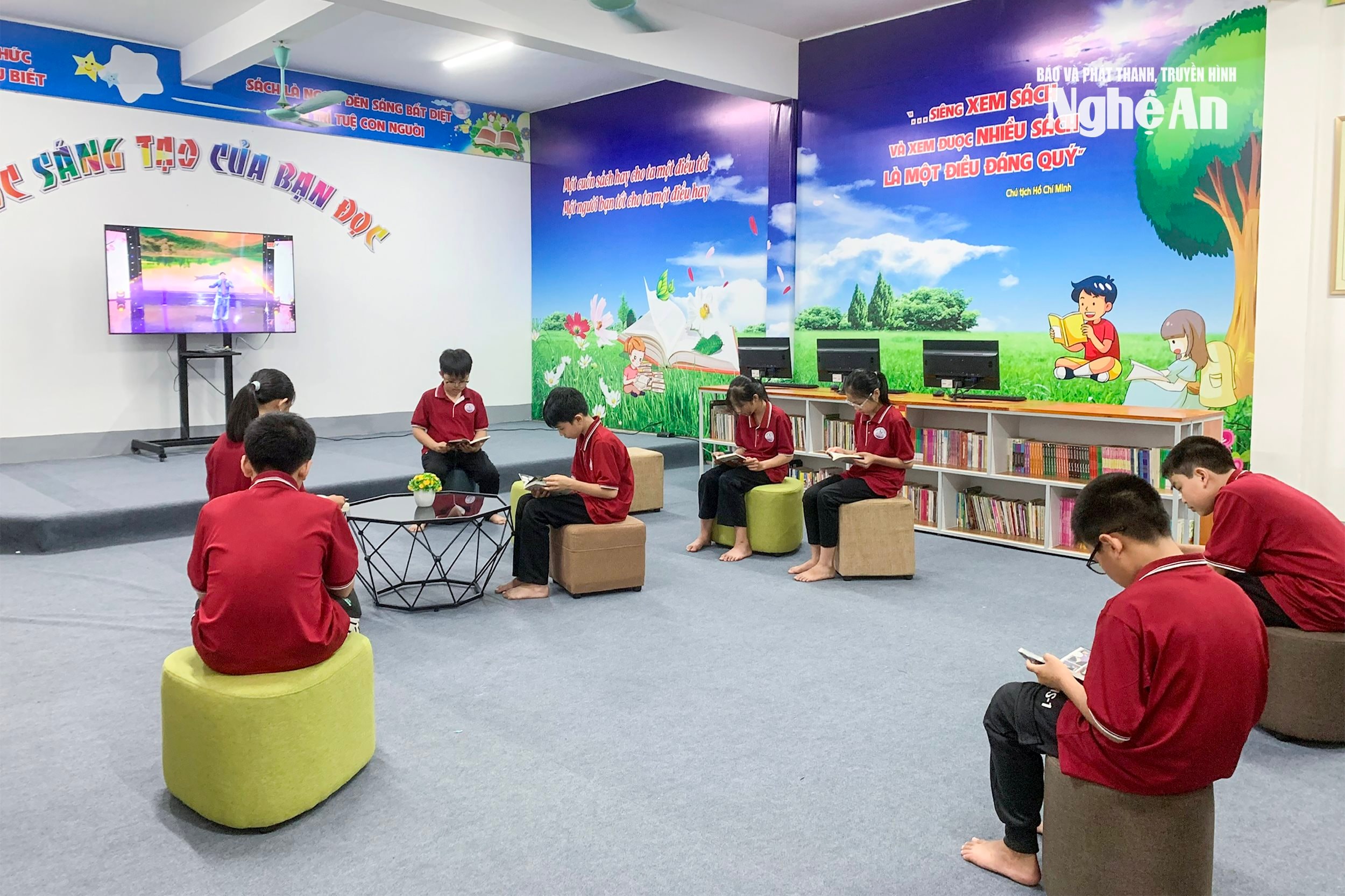  Một góc thư viện tại Trường THCS Tôn Quang Phiệt (huyện Thanh Chương). 