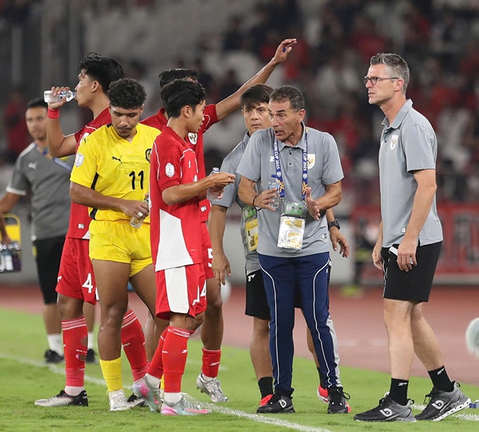 HLV U23 Indonesia thận trọng trước U23 Việt Nam 