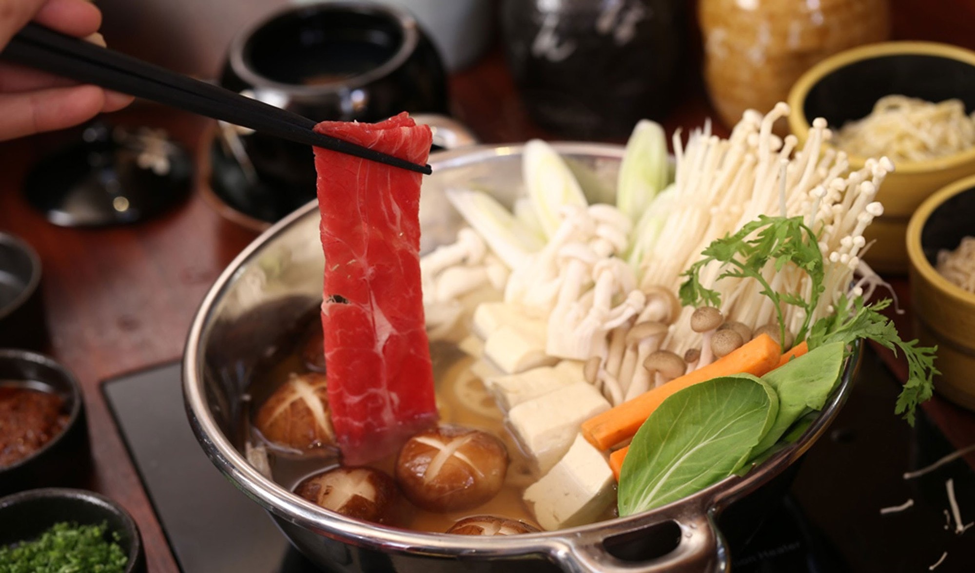 Cách ăn lẩu Shabu Shabu ngon chính hiệu mà bạn có thể chưa làm đúng