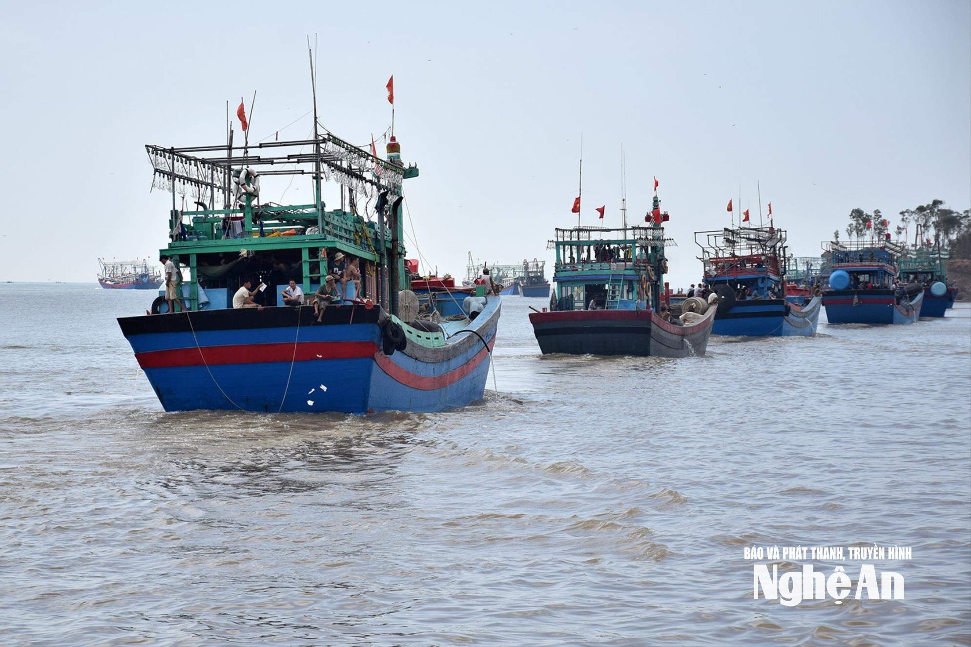 Nghệ An dỡ lệnh cấm biển, tàu thuyền được phép ra khơi trở lại sau bão số 3 từ sáng nay 24/7