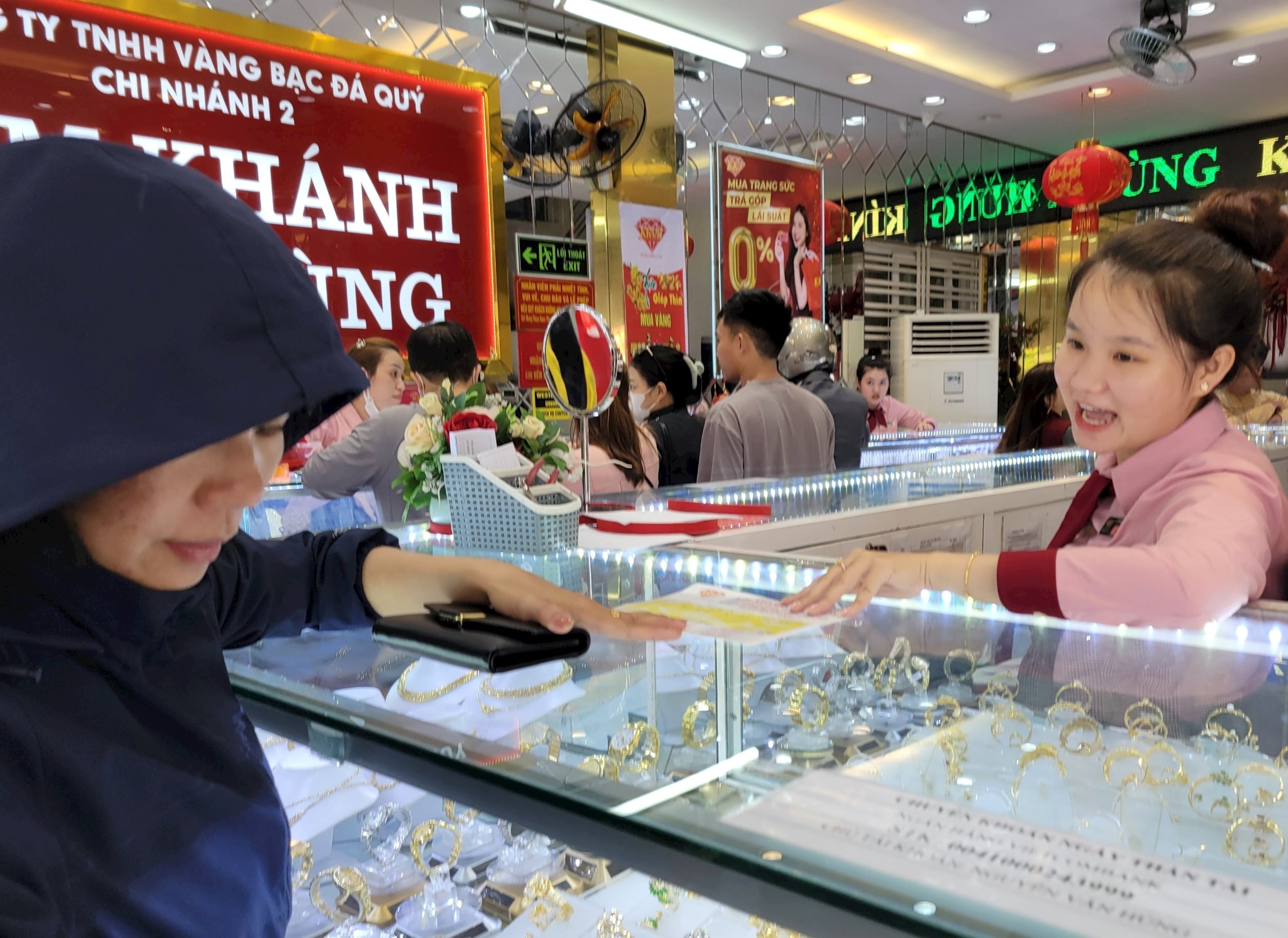Giá vàng chiều nay 25/7/2025: Giá vàng giảm nhẹ do chốt lời