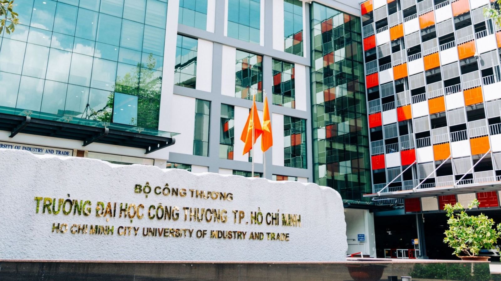 Điểm sàn Đại học Công Thương TP.HCM 2025: Công thức tính chi tiết cho 4 phương thức xét tuyển
