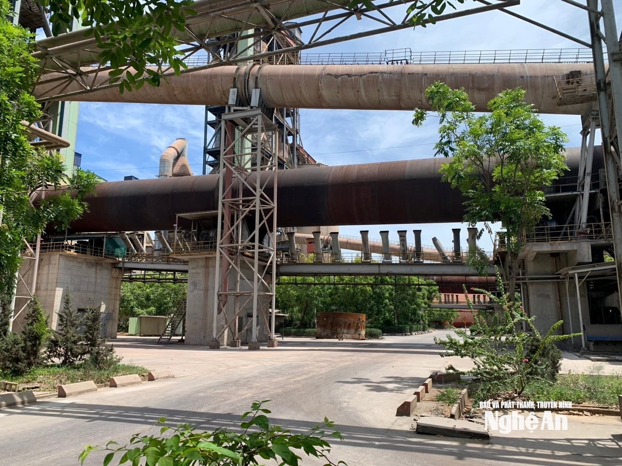Hệ thống lò trong Nhà máy Xi măng Sông Lam. Ảnh: TH