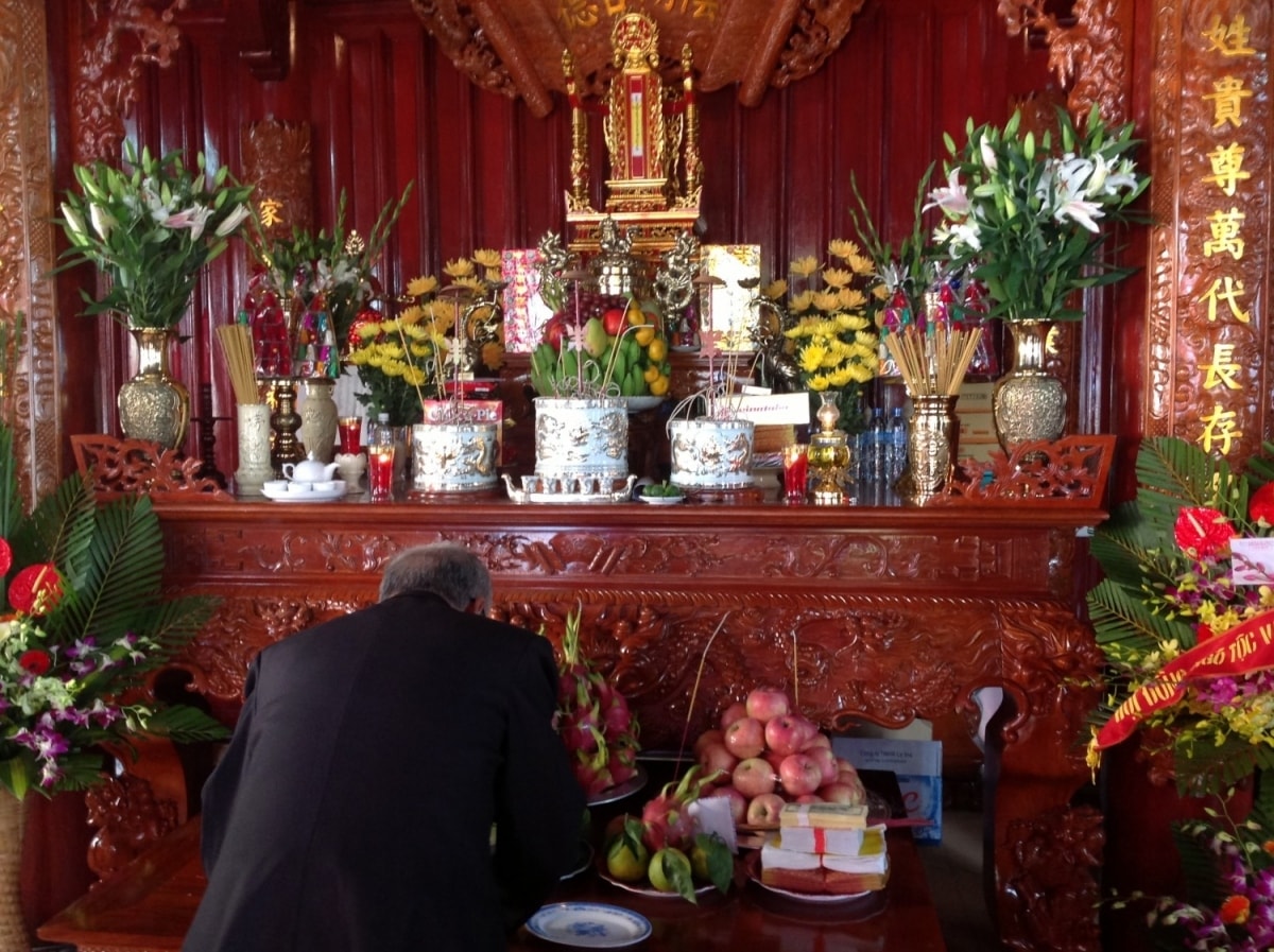 Văn khấn mùng 1 và ngày Rằm hàng tháng