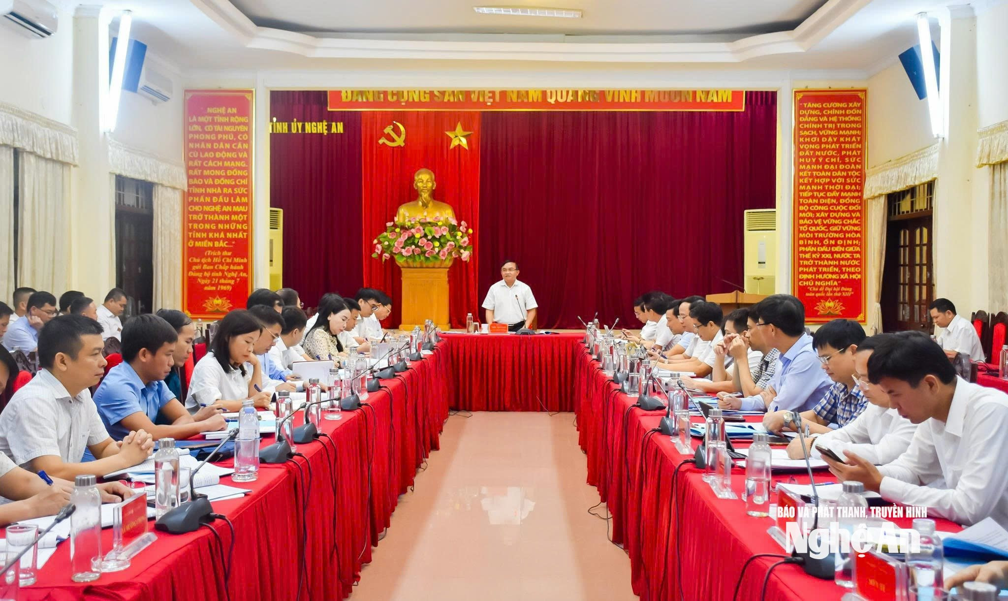 Trưởng ban Tuyên giáo và Dân vận Tỉnh ủy Ngọc Kim Nam chủ trì duyệt Đại hội Đảng bộ các xã Châu Lộc, Châu Hồng và Mường Chọng