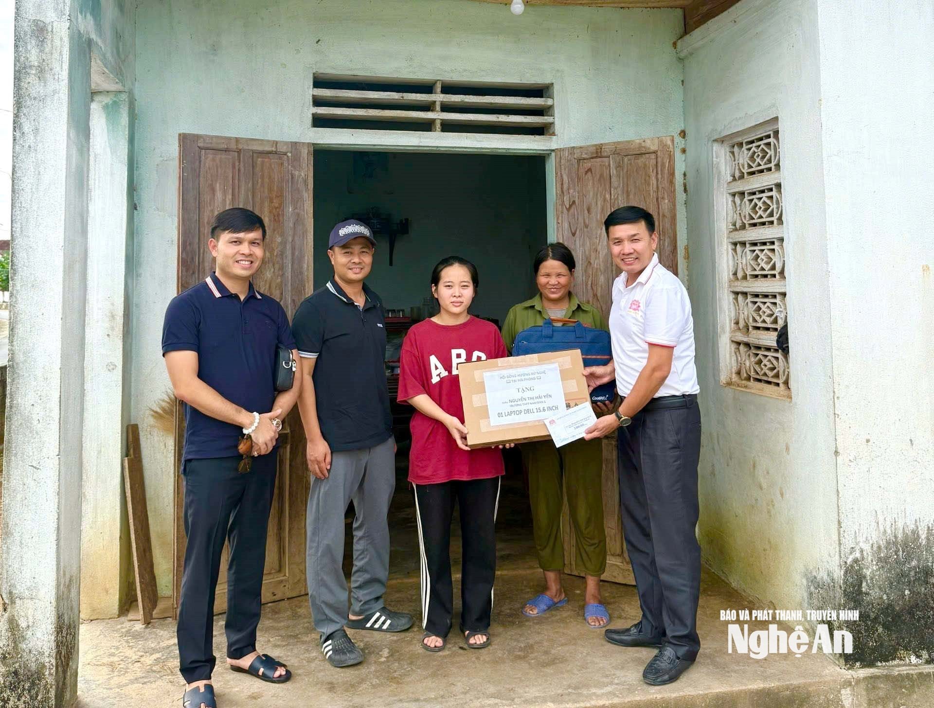 tặng quà em yến