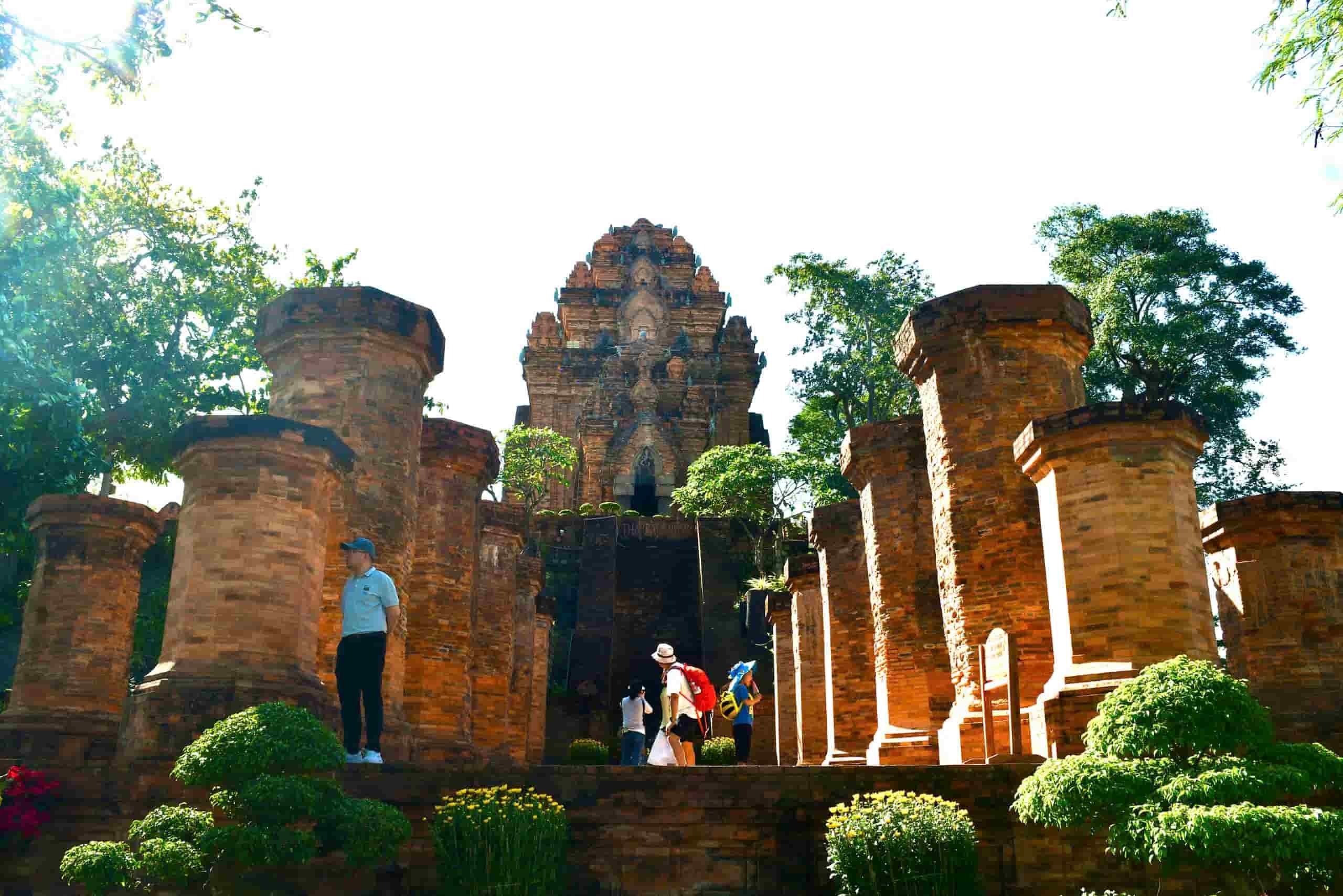 Lịch trình Nha Trang 4 ngày 3 đêm: Lịch trình ăn - ở chi tiết