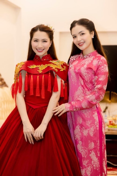 Hòa Minzy bên chị gái. Ảnh: Nhân vật cung cấp