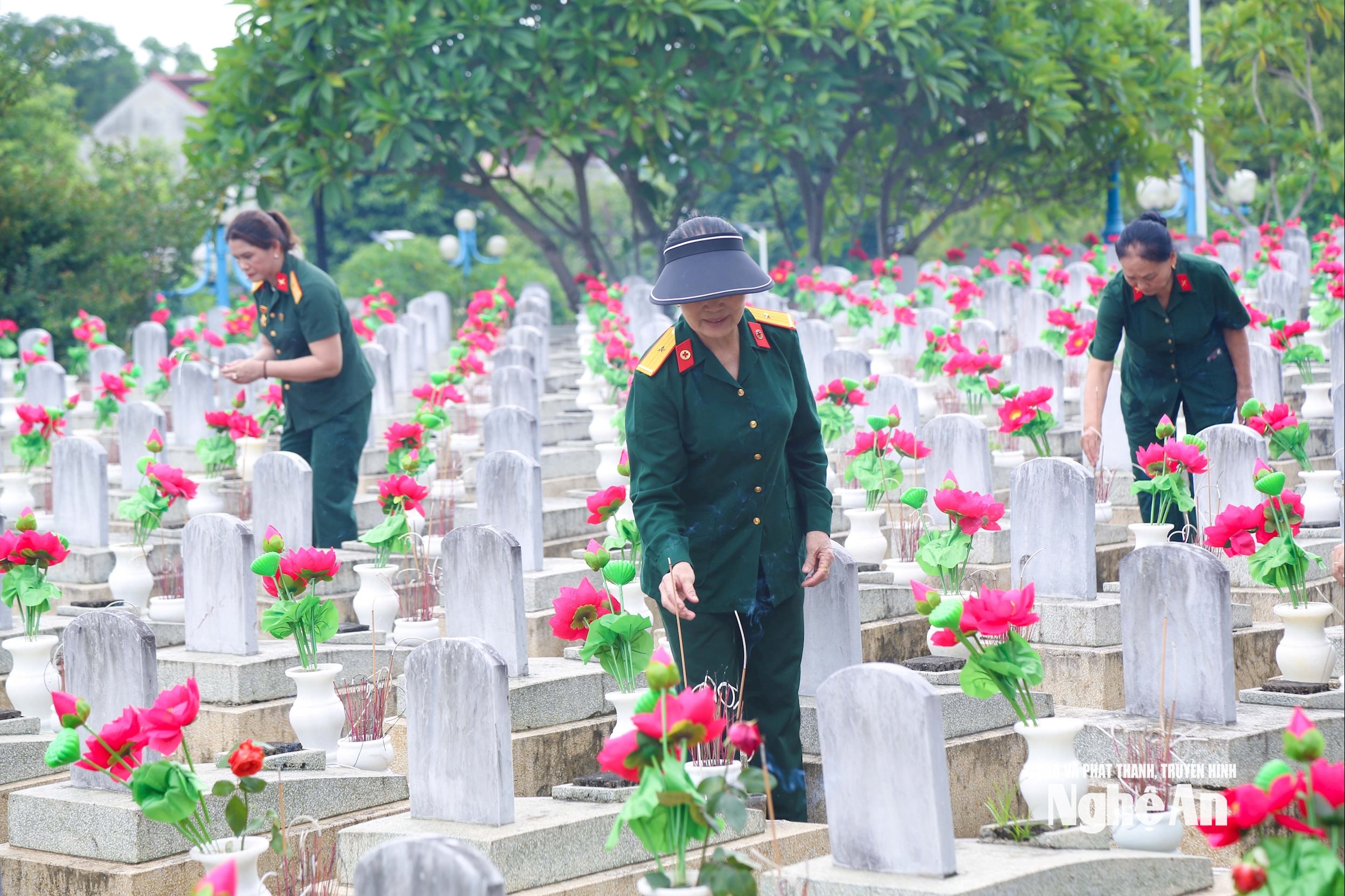 3 nghĩa trang việt lào