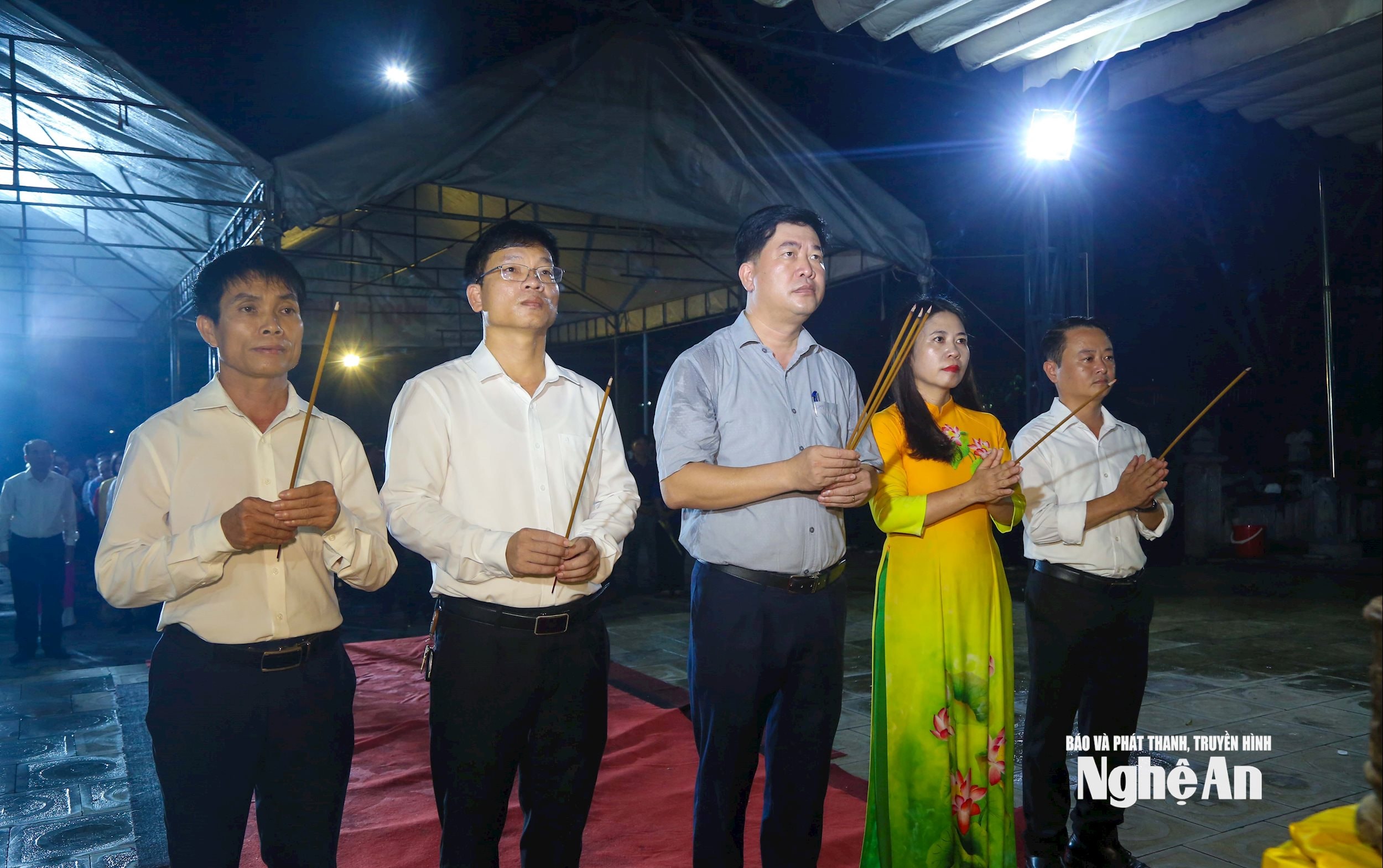 3 ទៀនភ្លឺ