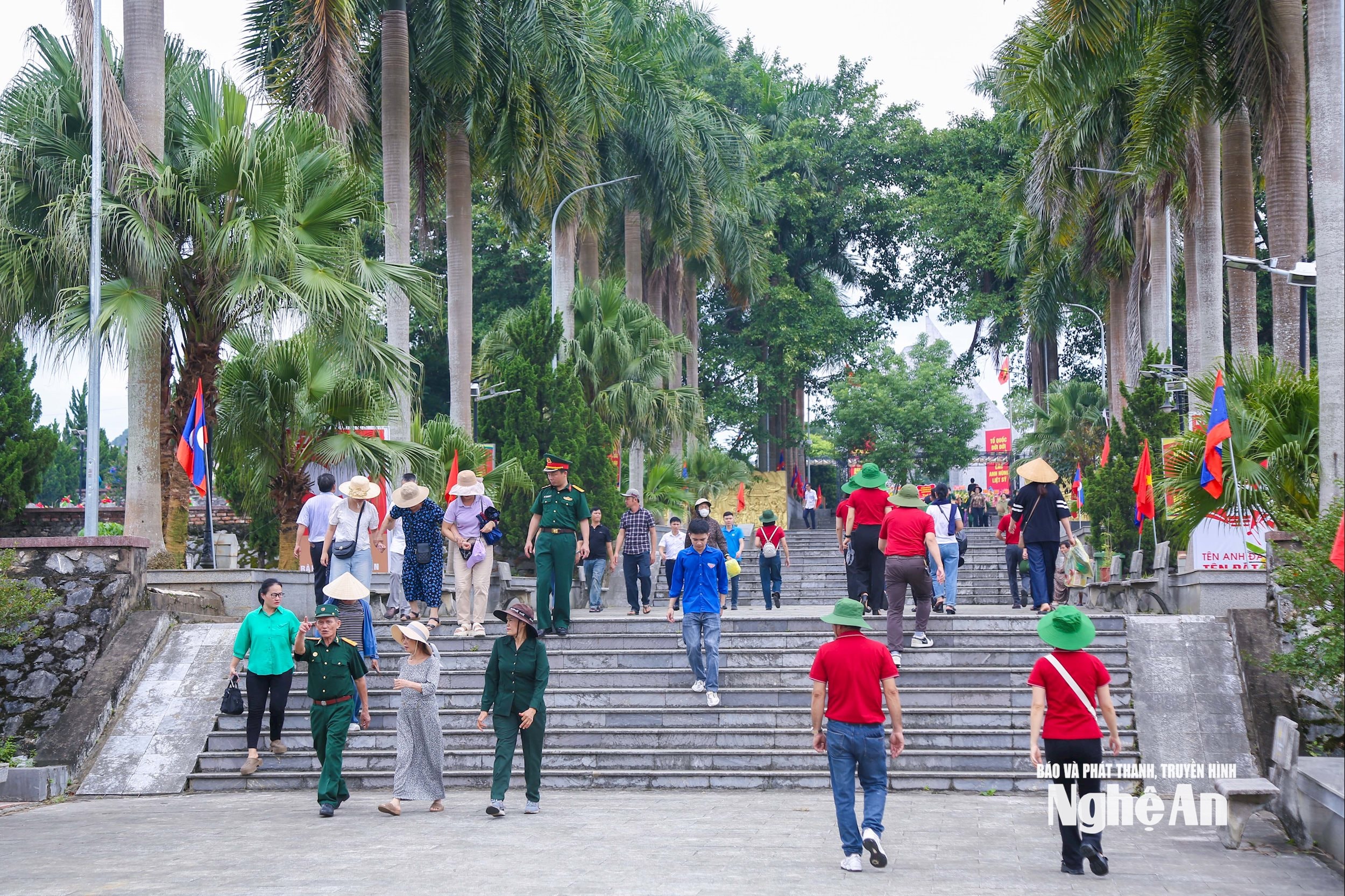 9 nghĩa trang việt lào (1)