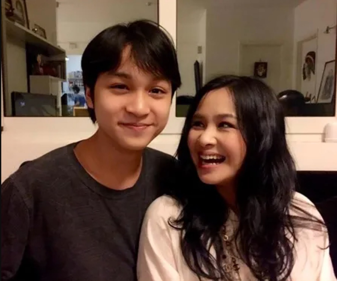 Nghệ sĩ trẻ thừa hưởng nhiều nét đẹp của mẹ.