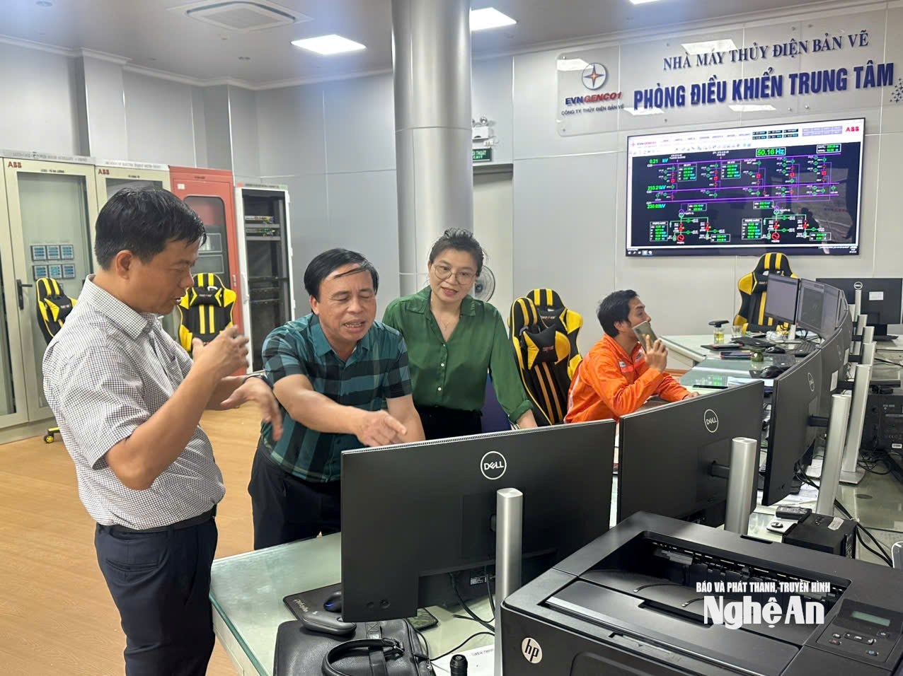 Phạm Văn Hoá - Giám đốc Sở Công Thương kiểm tra tại nm thuỷ điện Bản Vẽ trong đợt lũ do ảnh hưởng của hoàn lưu bão số 3.
