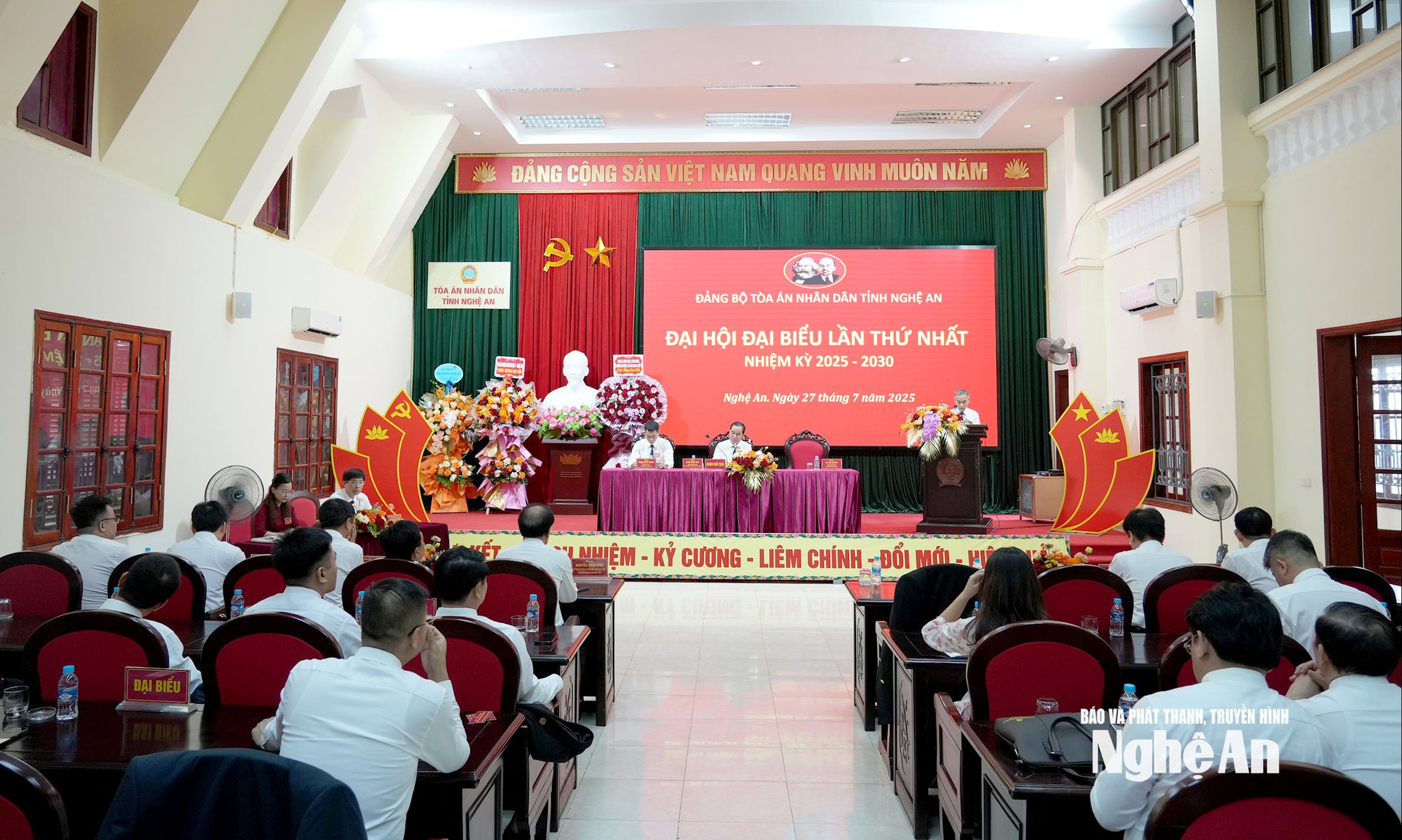 Phó Chủ tịch Thường trực HĐND tỉnh Nguyễn Nam Đình dự Đại hội đại biểu lần thứ I, Đảng bộ TAND tỉnh Nghệ An