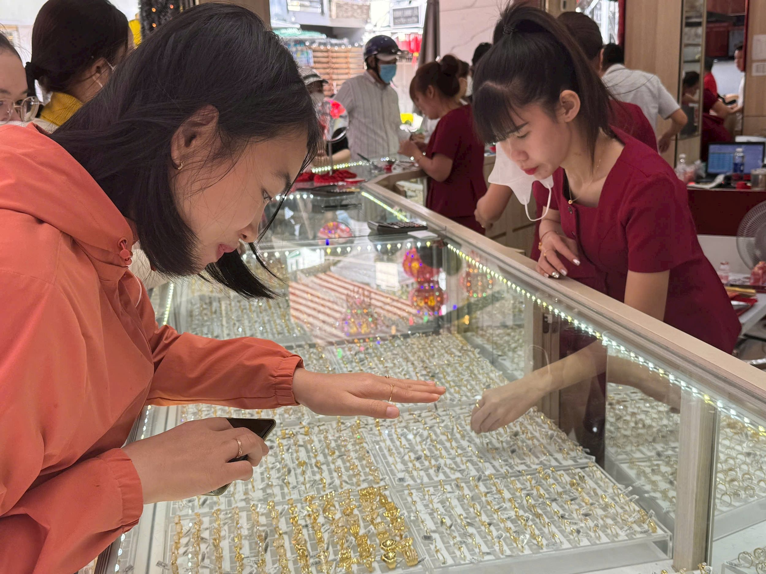 Giá vàng hôm nay 28/7/2025: Giá vàng diễn biến khó lường