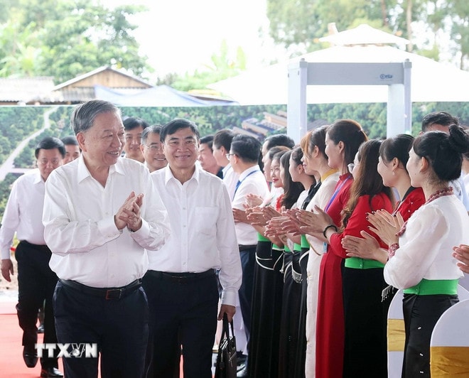 Tổng Bí Thư Tô Lâm đến dự Lễ khởi công Trường liên cấp Tiểu học, Trung học cơ sở xã Si Pa Phìn, tỉnh Điện Biên. (Ảnh: Thống Nhất/TTXVN) ttxvn-2707-tong-bi-thu-dien-bien.jpg