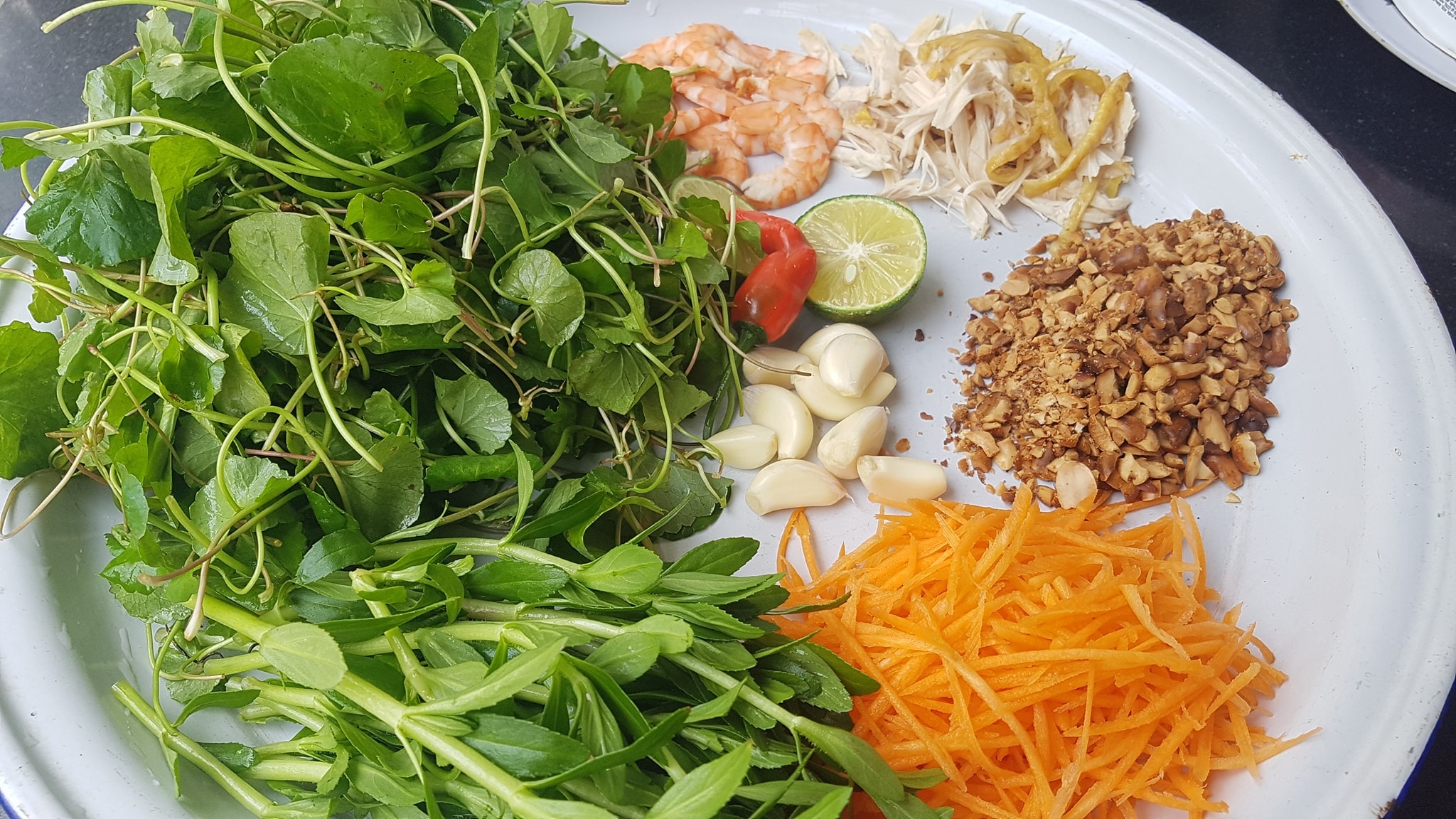 Cách làm gỏi rau má gà xé siêu nhanh, tươi giòn, đưa cơm ngày hè
