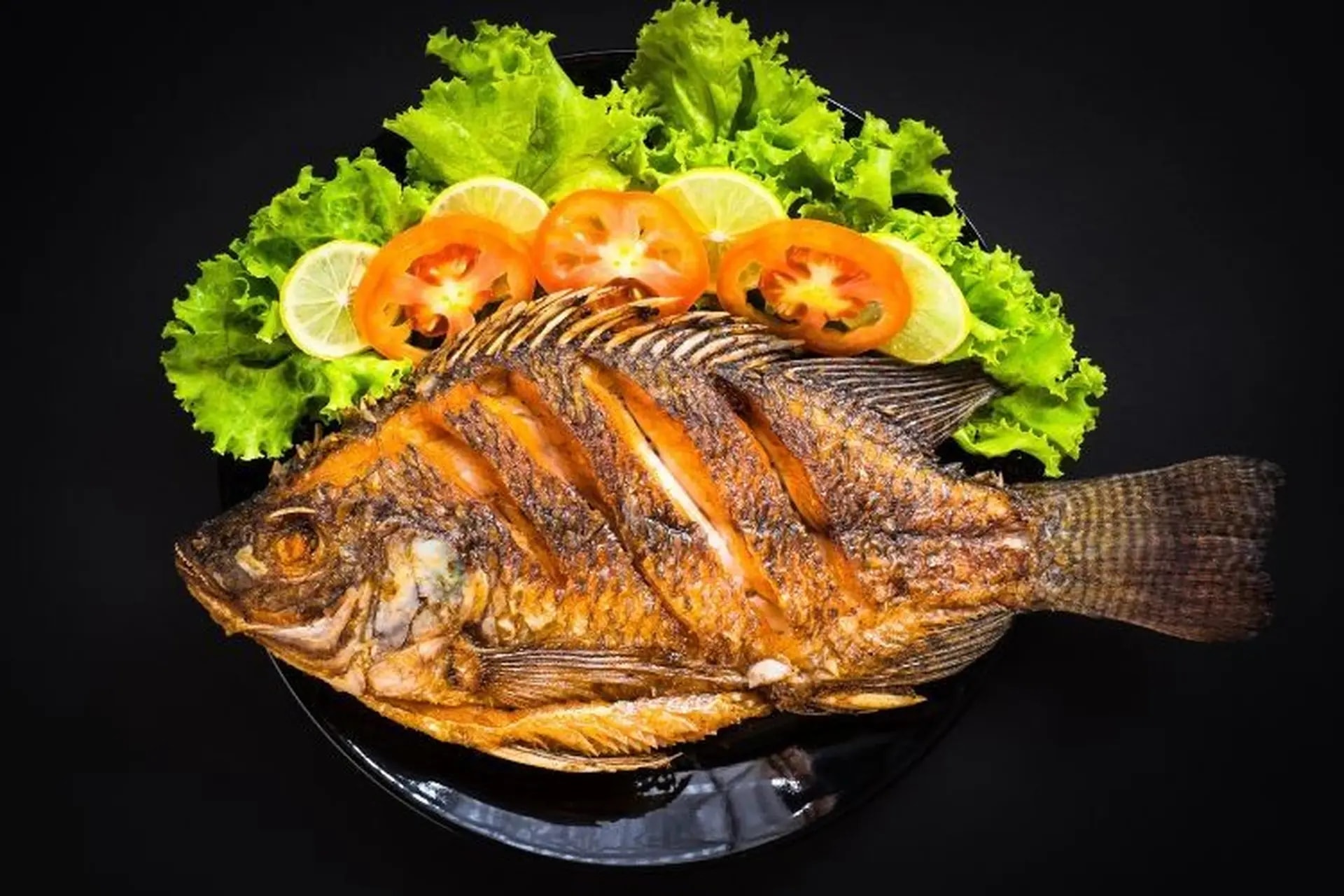 Mẹo rán cá không bị dính chảo, vàng ươm, ngoài giòn trong ngọt như nhà hàng