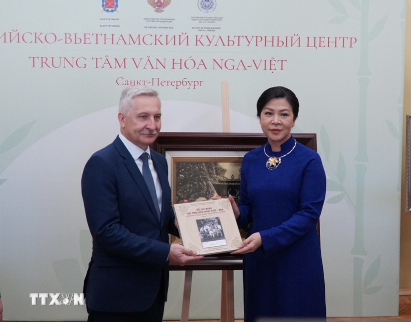 75-nam-quan-he-nga-viet-khai-truong-trung-tam-van-hoa-nga-viet-tai-saint-petersburg-8177320-7.jpg