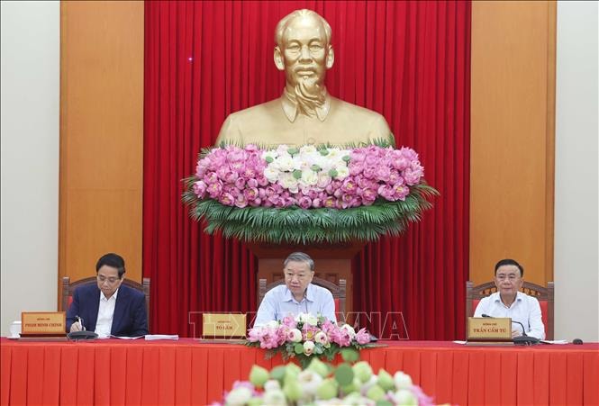 Tổng Bí thư: Tiếp tục chủ động rà soát, hoàn thiện dự thảo các văn kiện Đại hội XIV của Đảng- Ảnh 2. Tổng Bí thư: Tiếp tục chủ động rà soát, hoàn thiện dự thảo các văn kiện Đại hội XIV của Đảng- Ảnh 2.
